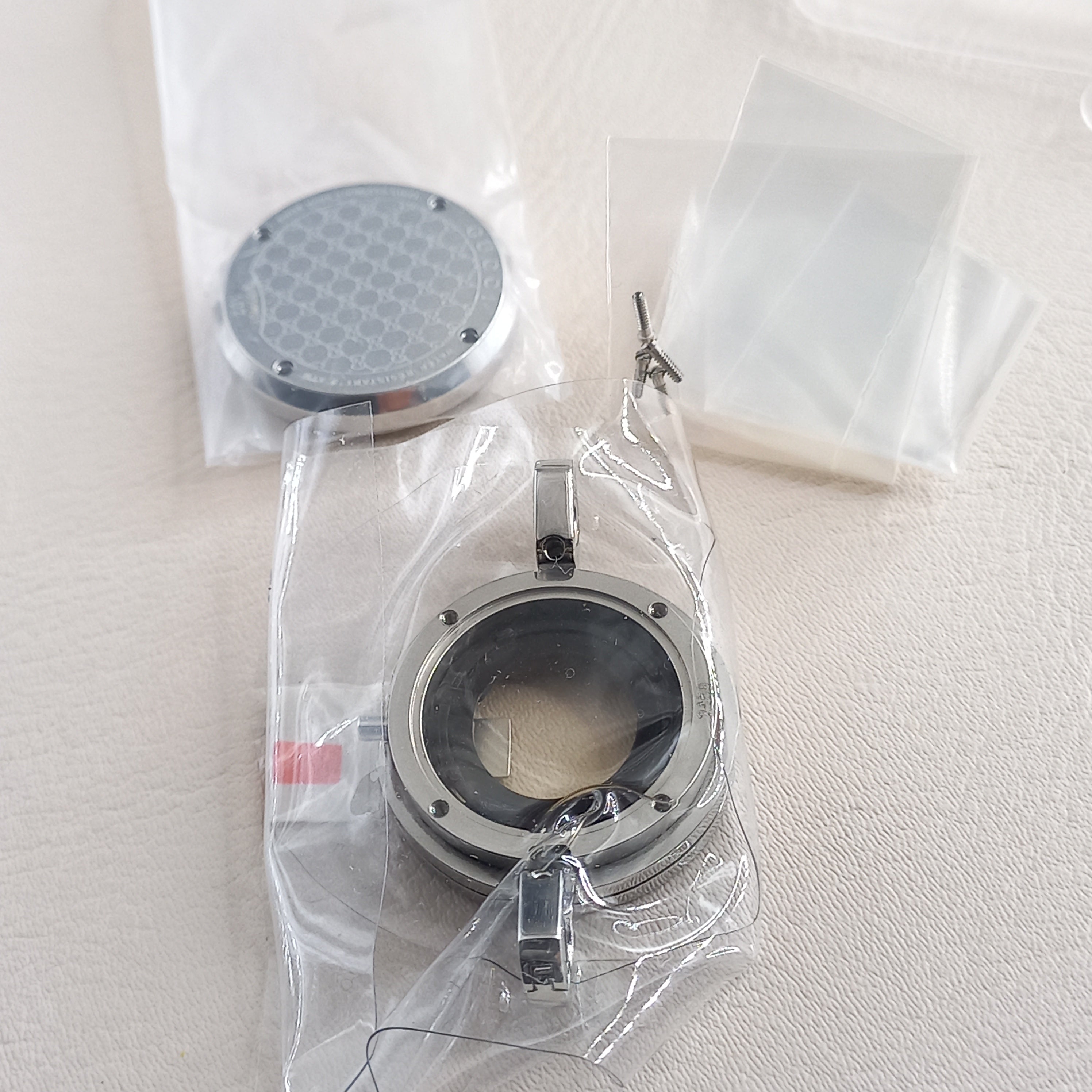 GUCCI Complete Watch Case – Part No. YDA04019 with Cover