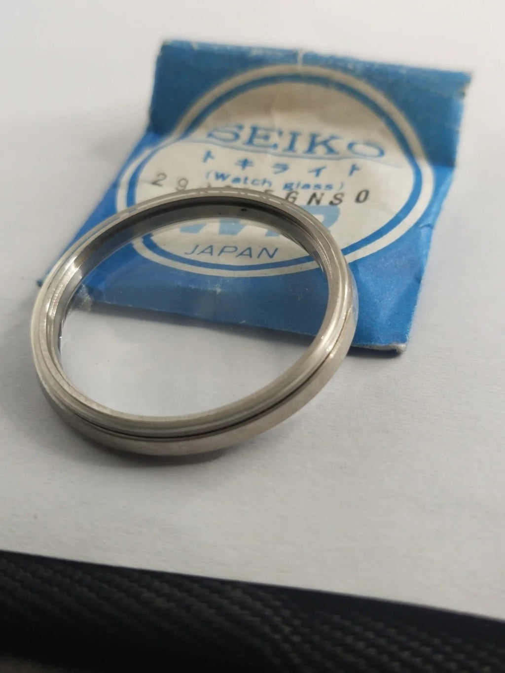 New Old Stok original Seiko glass 290G05GNS