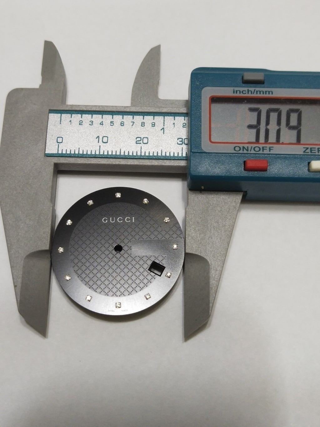 GUCCI Original / Dail diamond/ Part No. YD05347 / Black color 