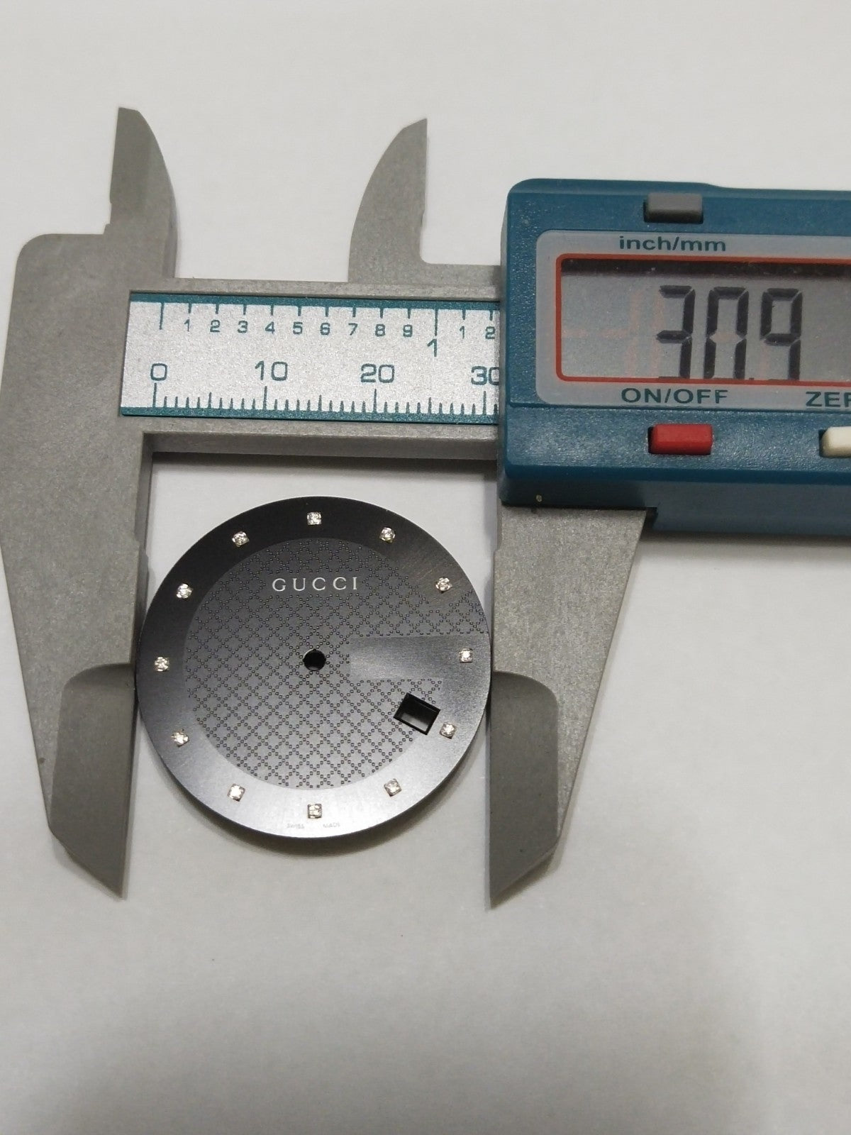 GUCCI Original / Dail diamond/ Part No. YD05347 / Black color 