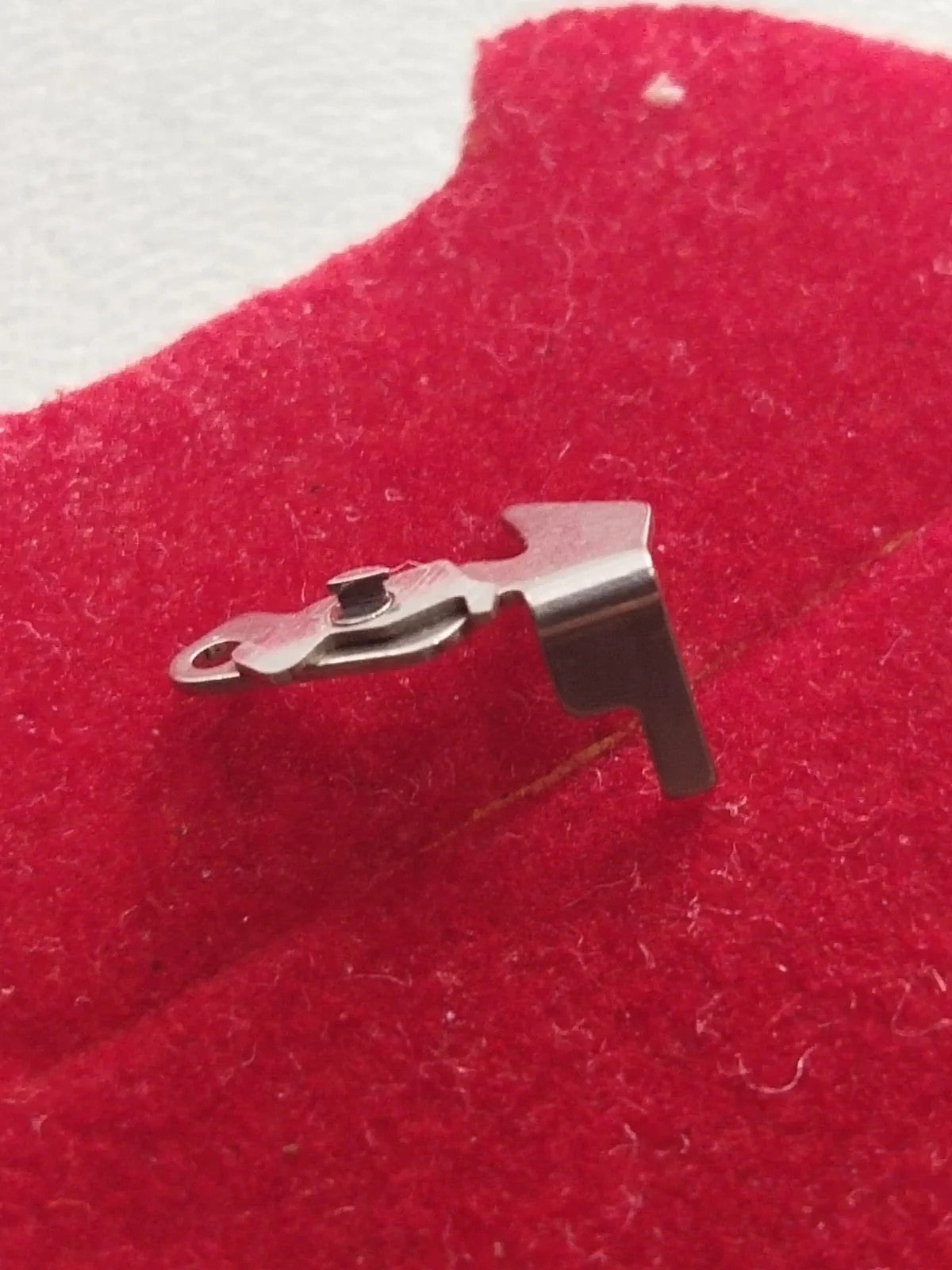 NOS Seiko Parts 587 611 Cal. 6138A/1pc