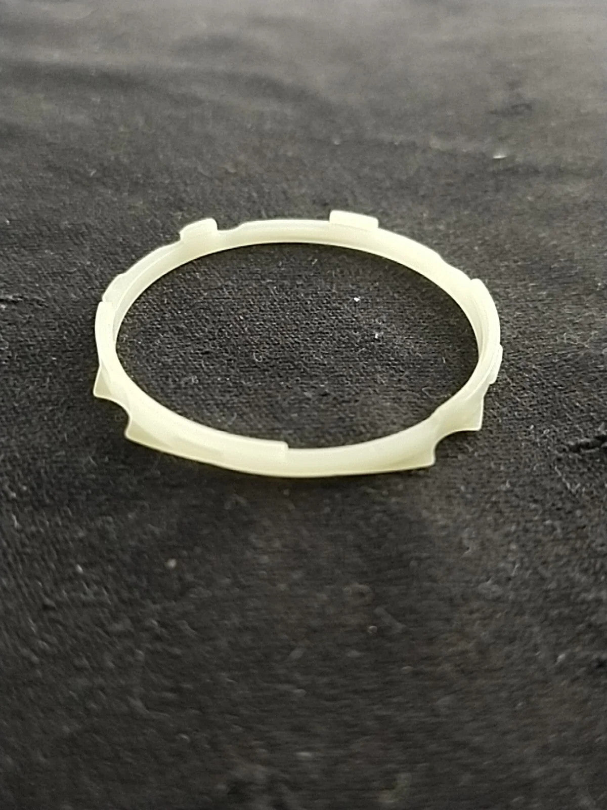 NOS Seiko Part . 8609 0540 / Holdingring For gasket