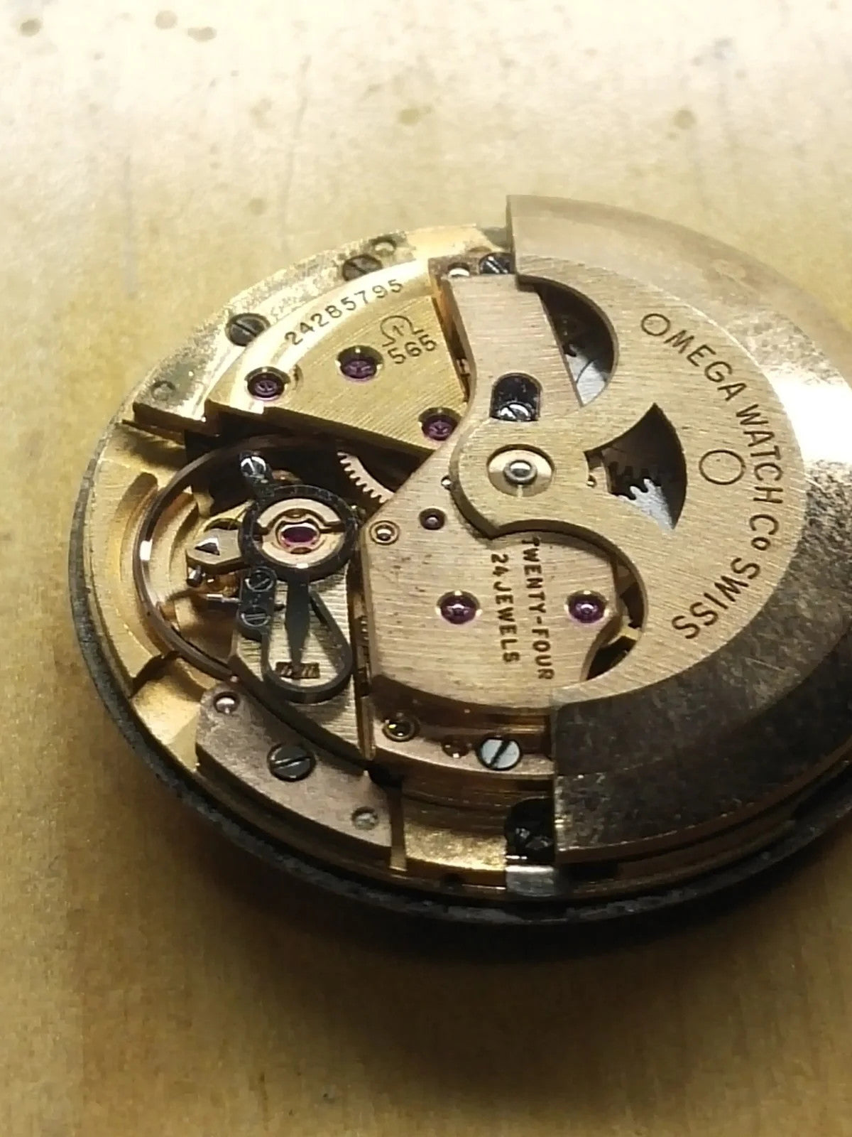 Omega 565 movement with dial / fully working / used