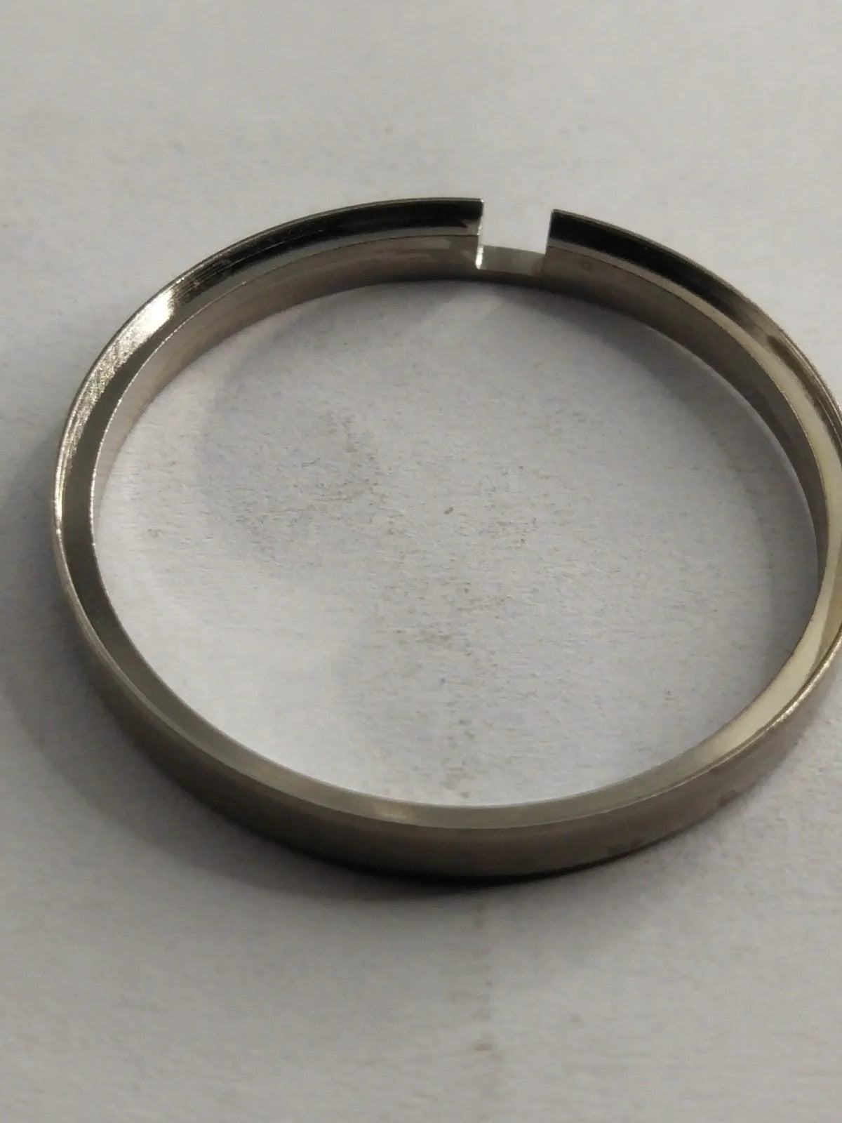 NOS Seiko Part . 8310 8421 / Case Ring