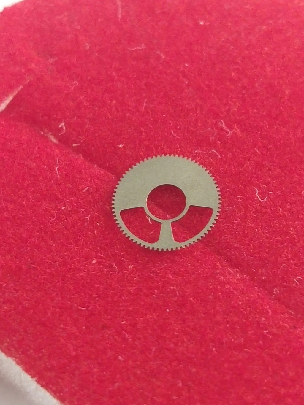 NOS Seiko Date Draiving wheel Parts 802 640 / 1 Pc /Cal. 6423A