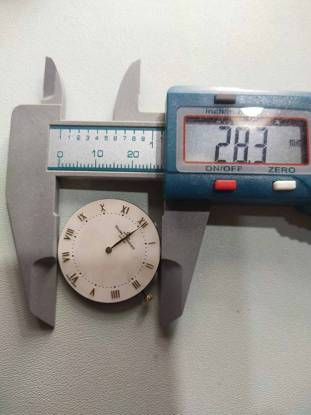 movement/ Dial seashll BAUME MERCIER ETA 210 001/ Corona/ hands Full work /used