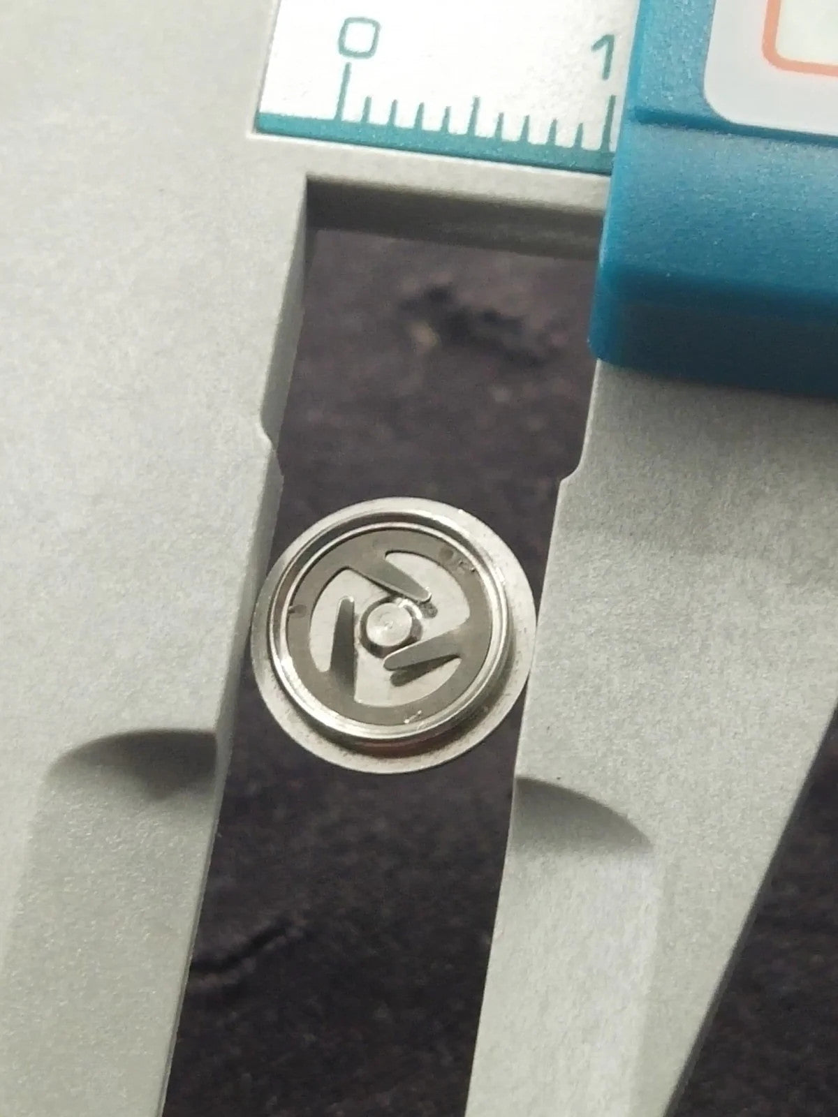 NOS Seiko Part . 8359 1569 Battery Hatch Cover