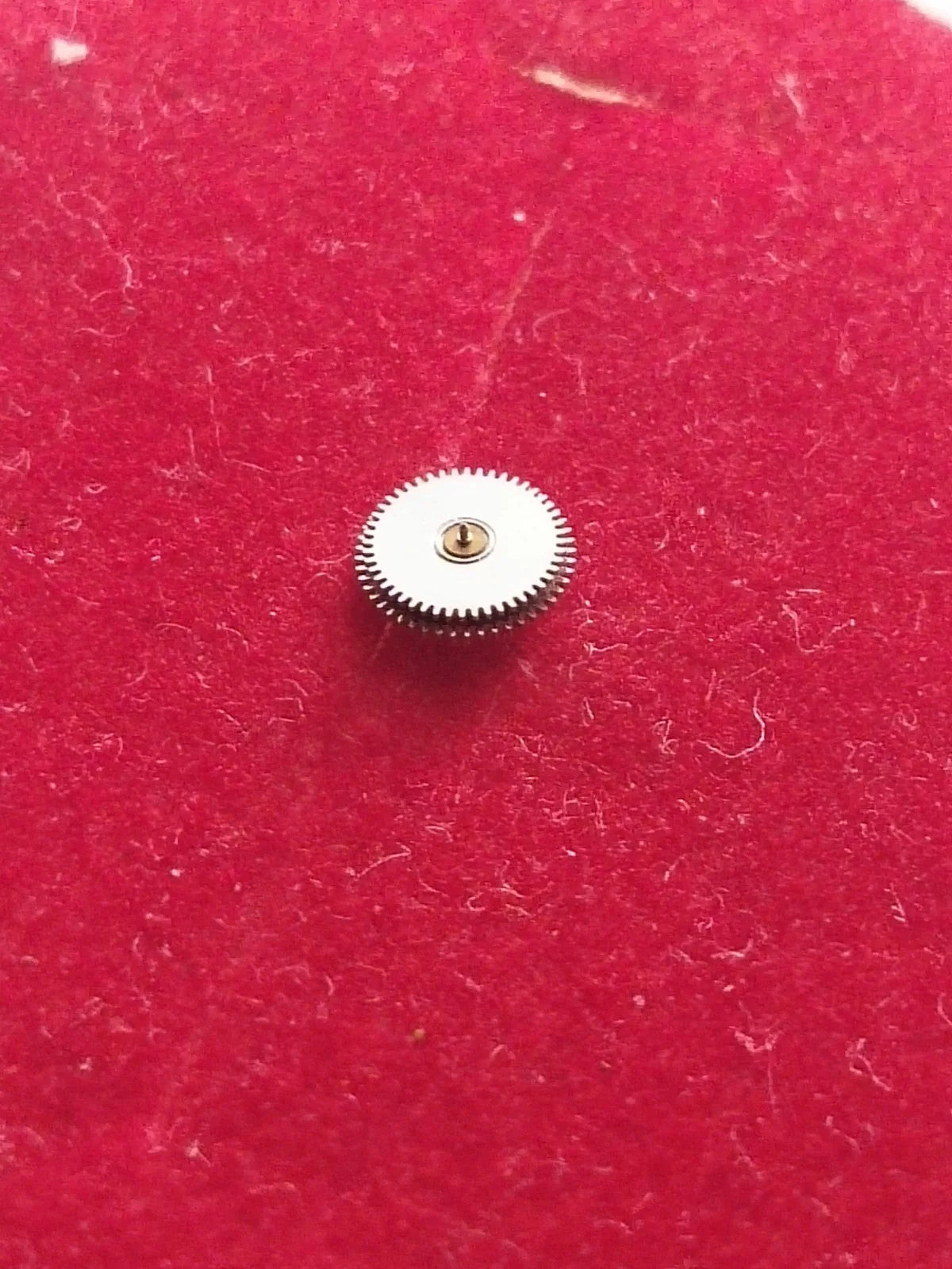 NOS Seiko Parts 668 250 /1pc