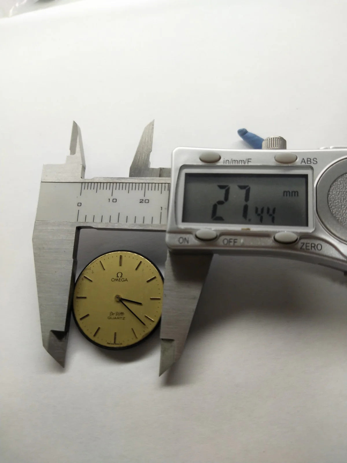 Omega 1330 movement in good working condition / used / with dial and hands