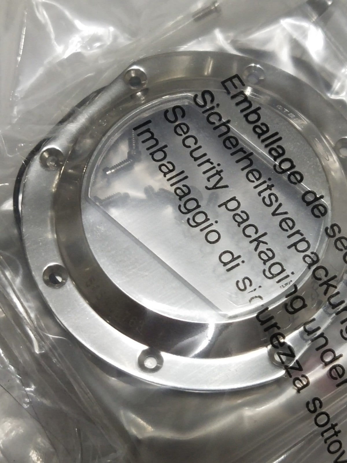 GUCCI Original / Complete Case/ Part No. YDA04086/Factory sealed 