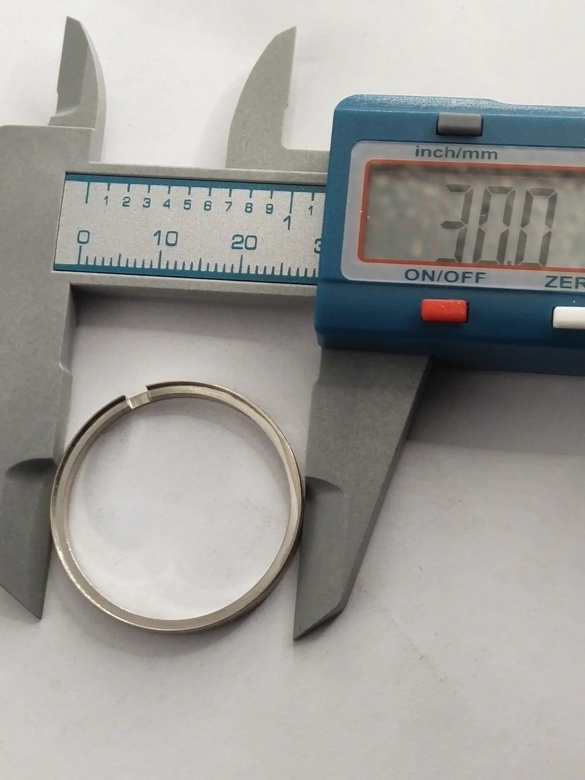 NOS Seiko Part . 8310 8421 / Case Ring