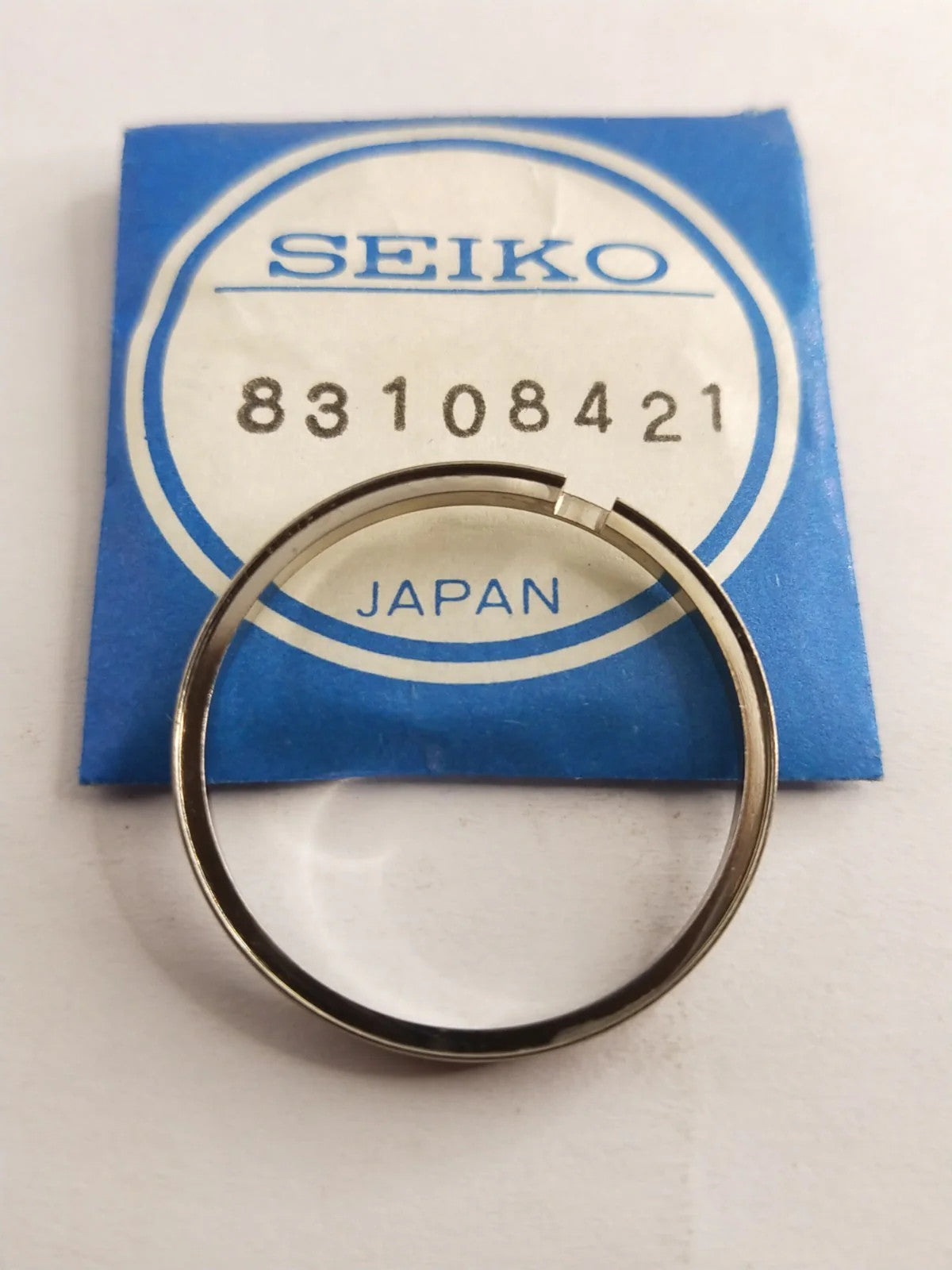 NOS Seiko Part . 8310 8421 / Case Ring