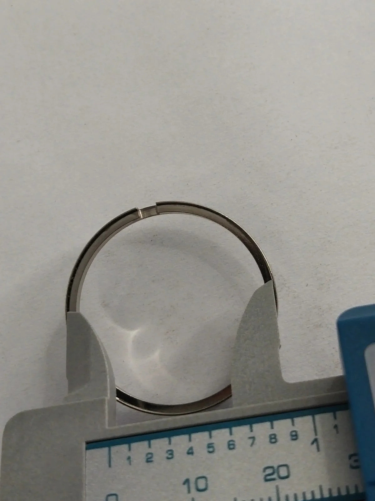 NOS Seiko Part . 8310 8421 / Case Ring