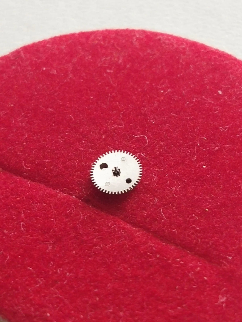 NOS Seiko Parts 668 250 /1pc