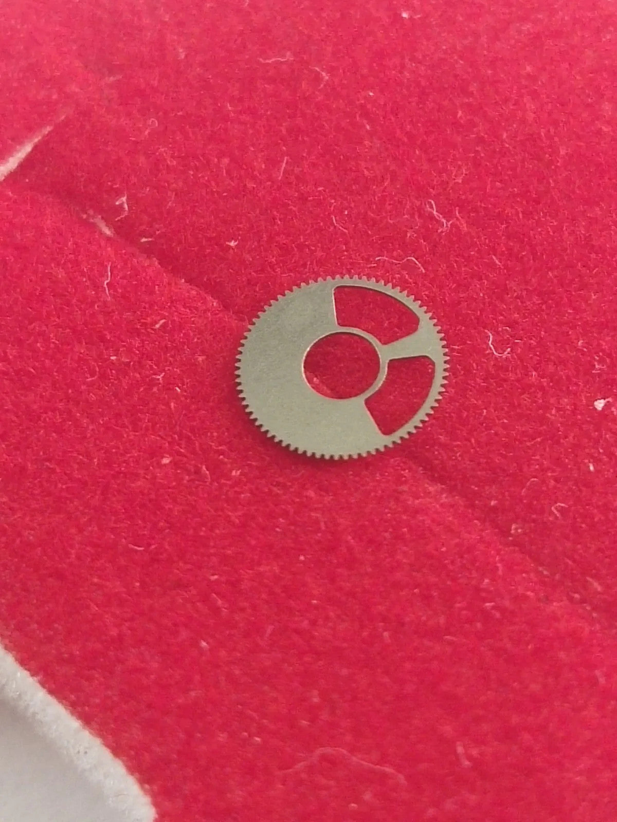 NOS Seiko Date Draiving wheel Parts 802 640 / 1 Pc /Cal. 6423A