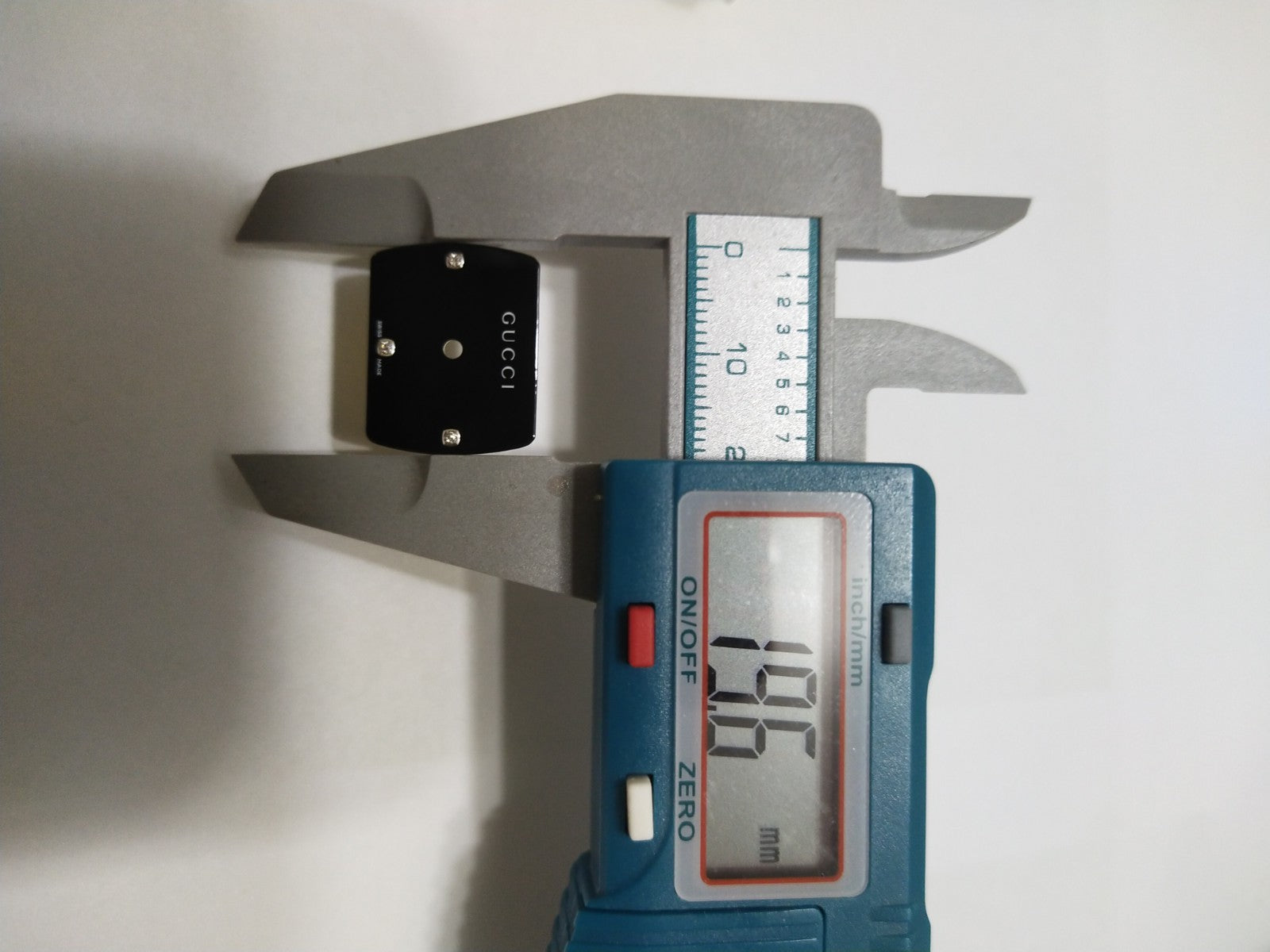 GUCCI Original / Dail  diamond/ Part No. YD05258 / black color 