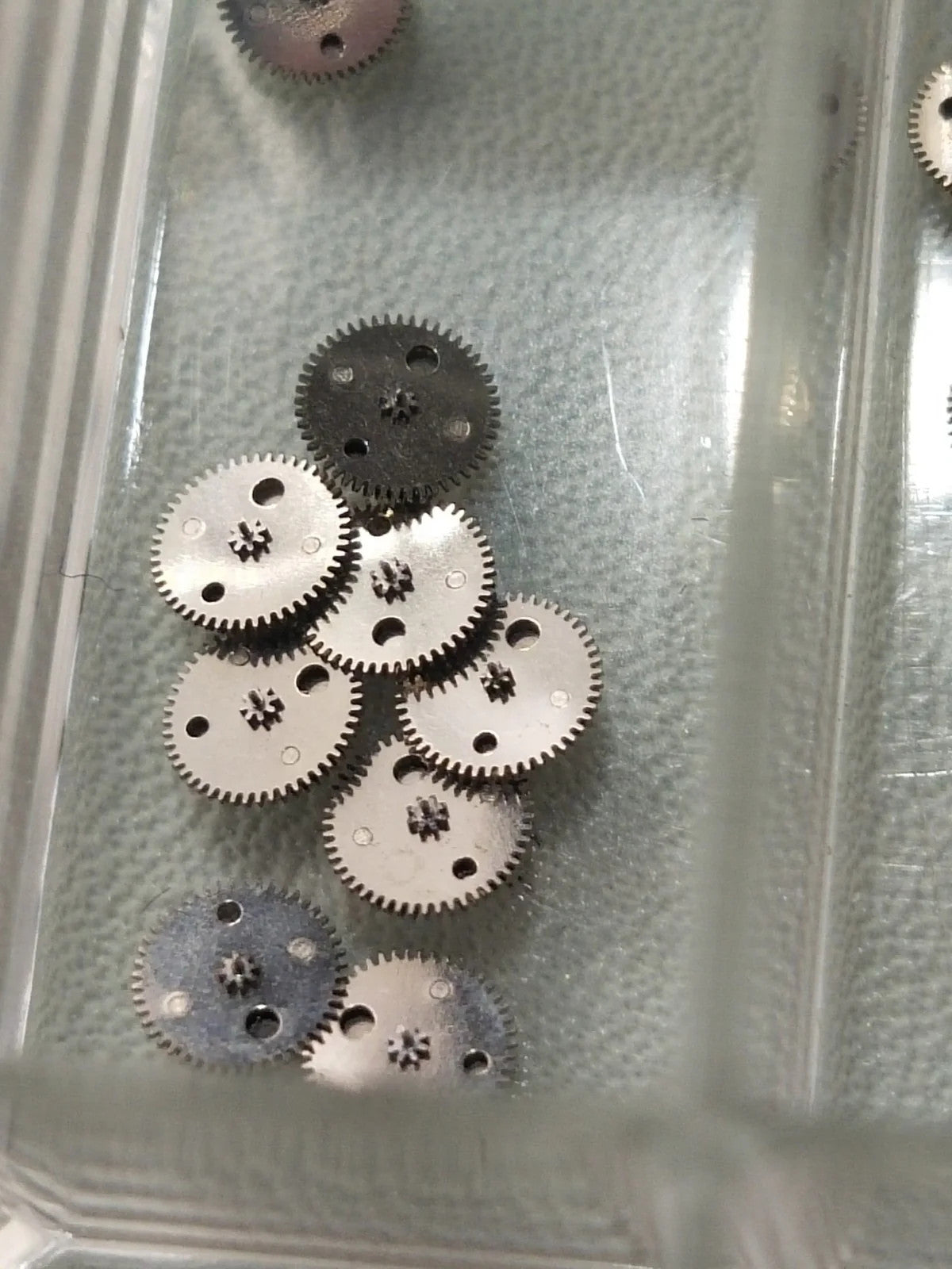 NOS Seiko Parts 667 250 /1pc