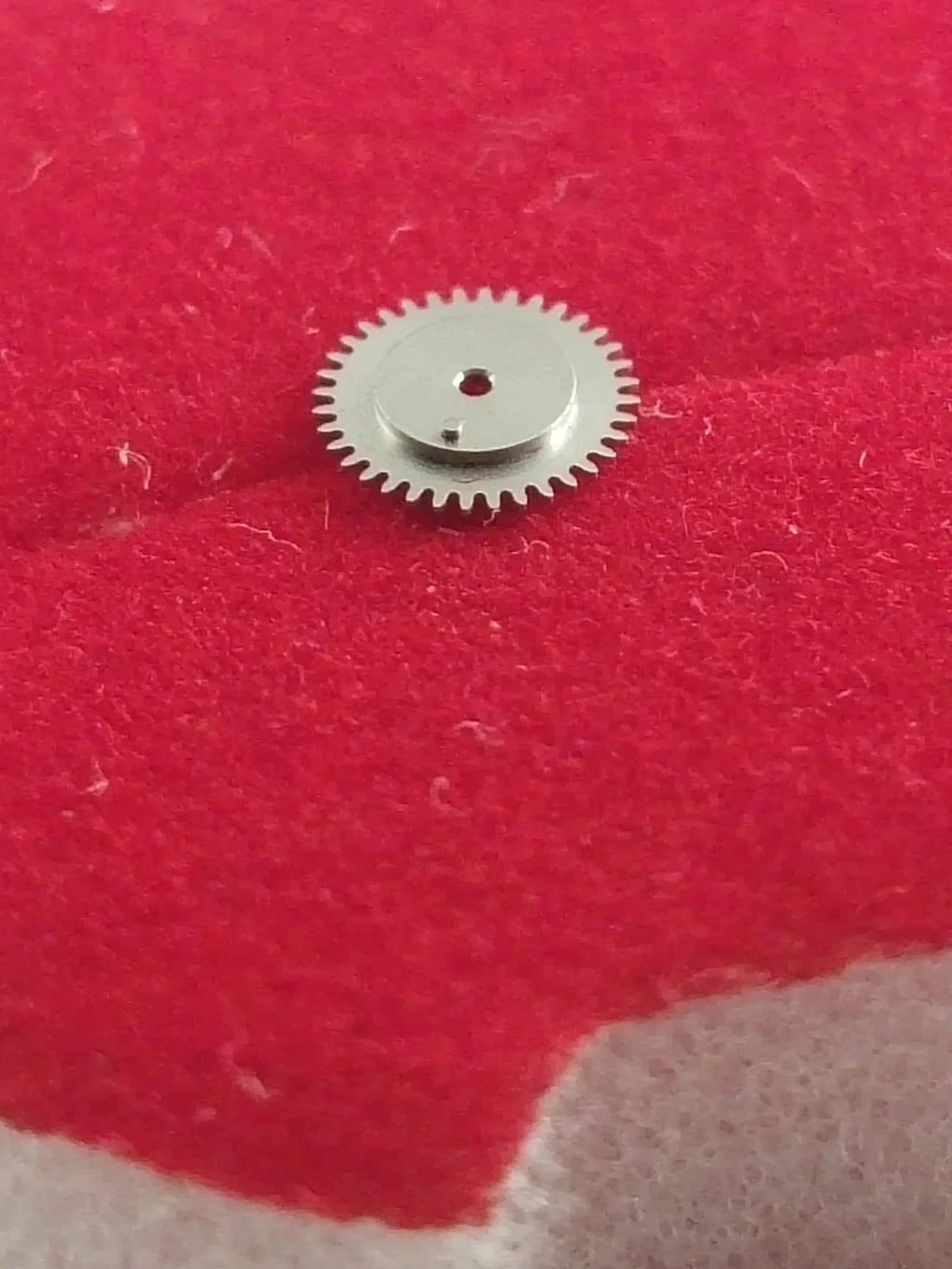 NOS Seiko Date Draiving wheel Parts 802 220 / 1 Pc