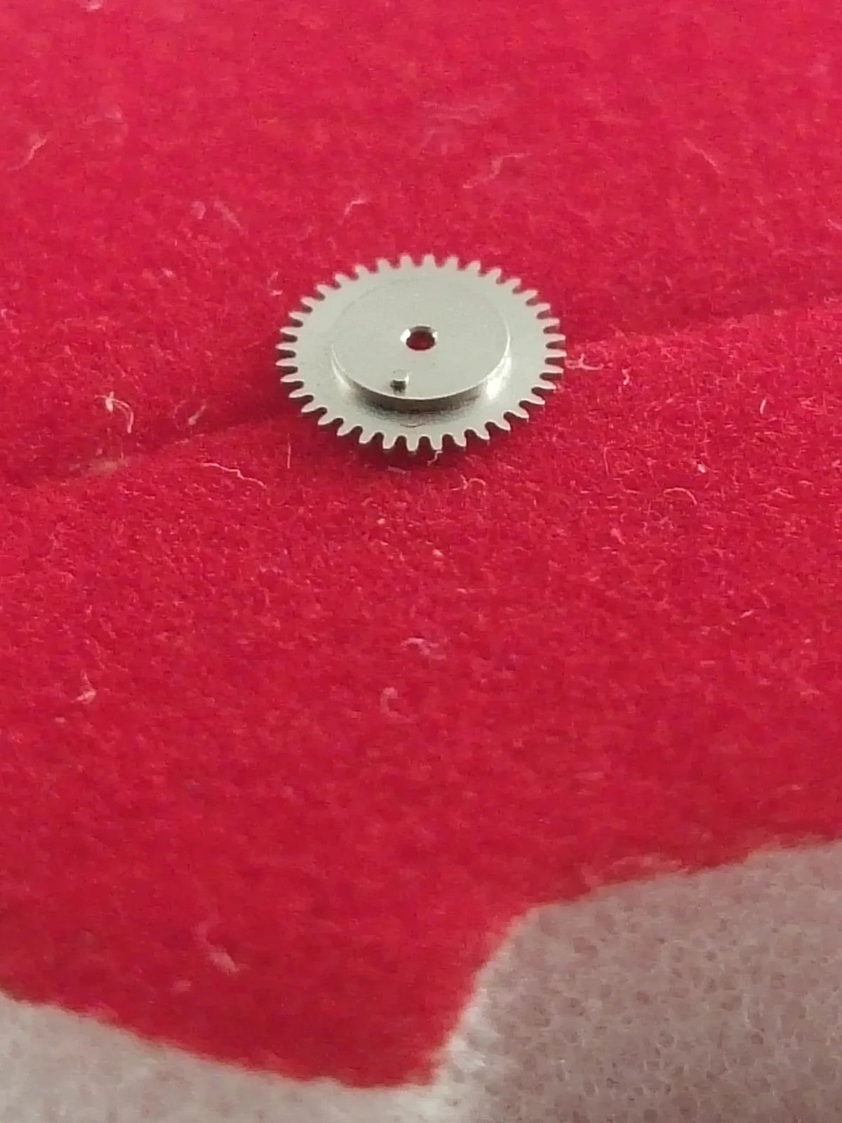 NOS Seiko Date Draiving wheel Parts 802 220 / 1 Pc