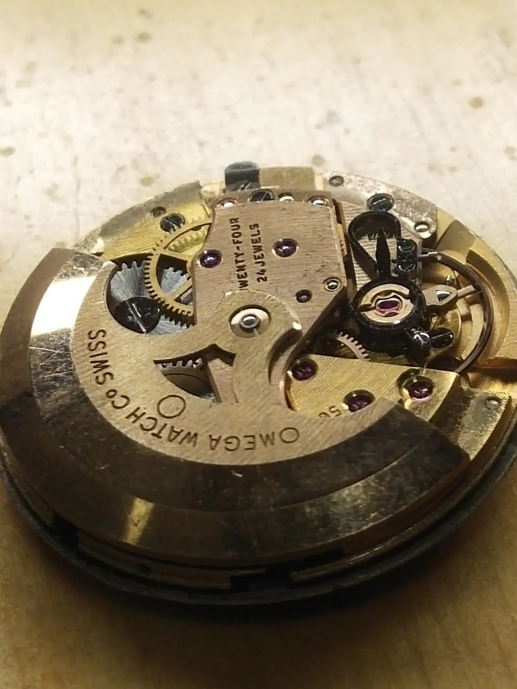 Omega 565 movement with dial / fully working / used