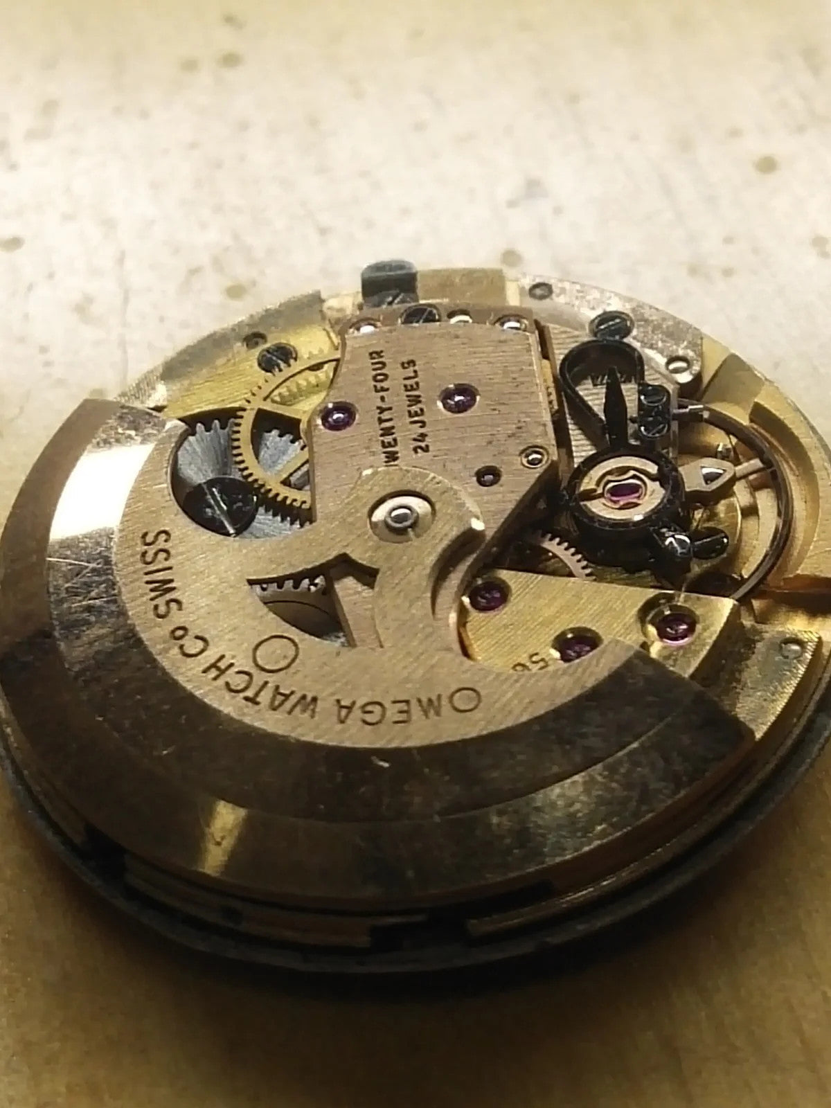 Omega 565 movement with dial / fully working / used