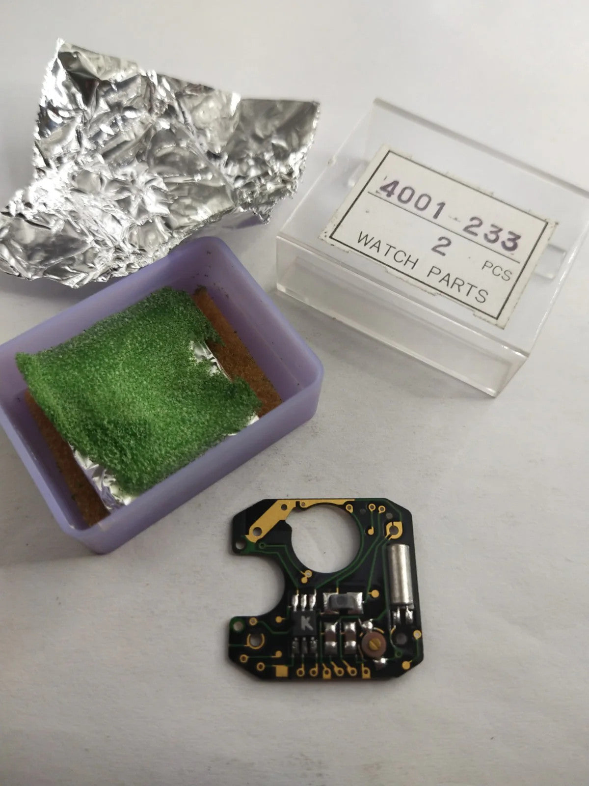 NOS Seiko original circuit part . 4001 233 /Price for one piece
