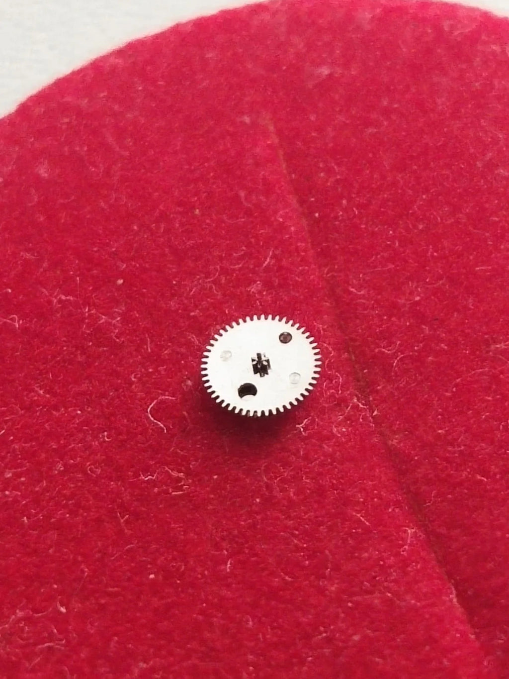 NOS Seiko Parts 668 250 /1pc