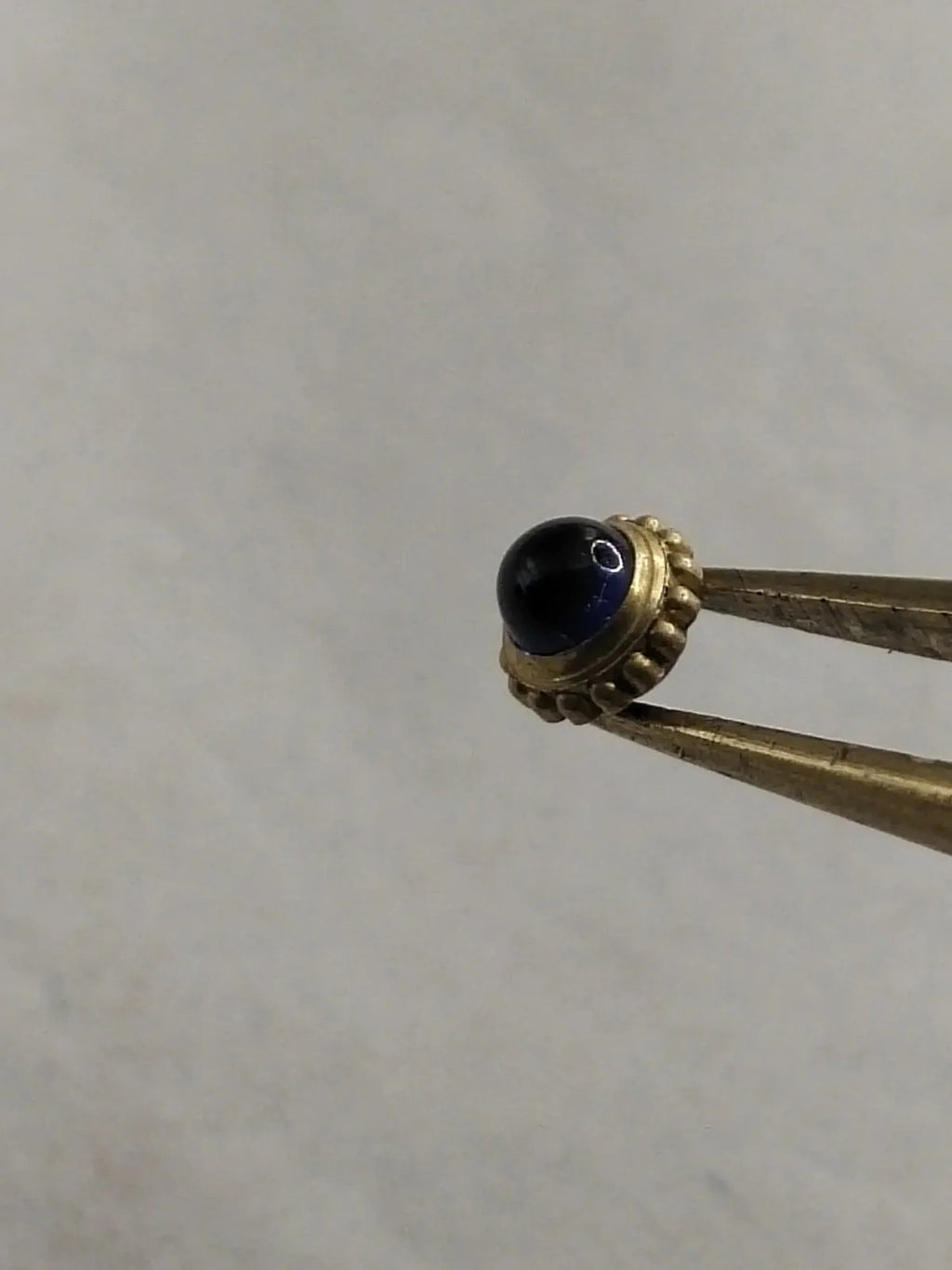 Original Cartier Crown 07960541With blue stone for Tank Must/dustproof / used