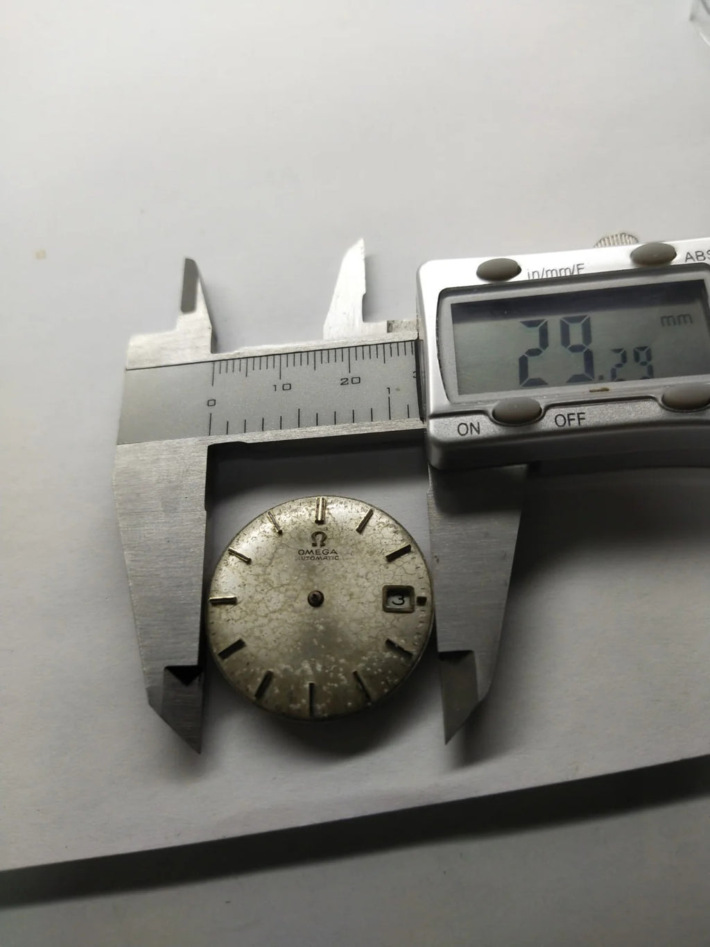 Omega 565 movement with dial / fully working / used