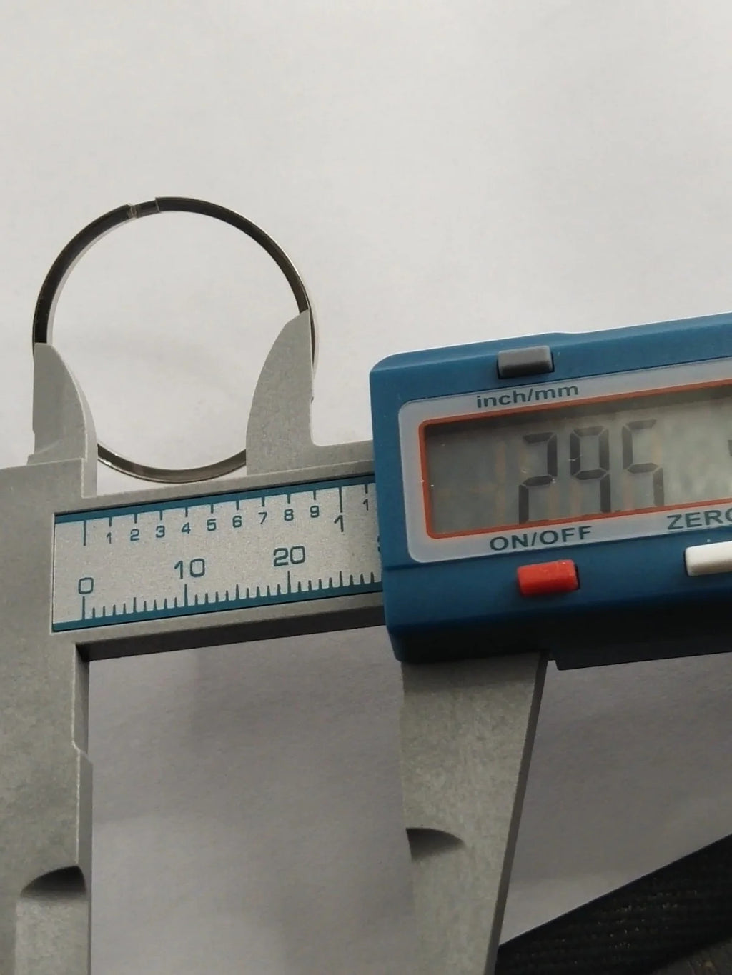 NOS Seiko Part . 8310 8421 / Case Ring