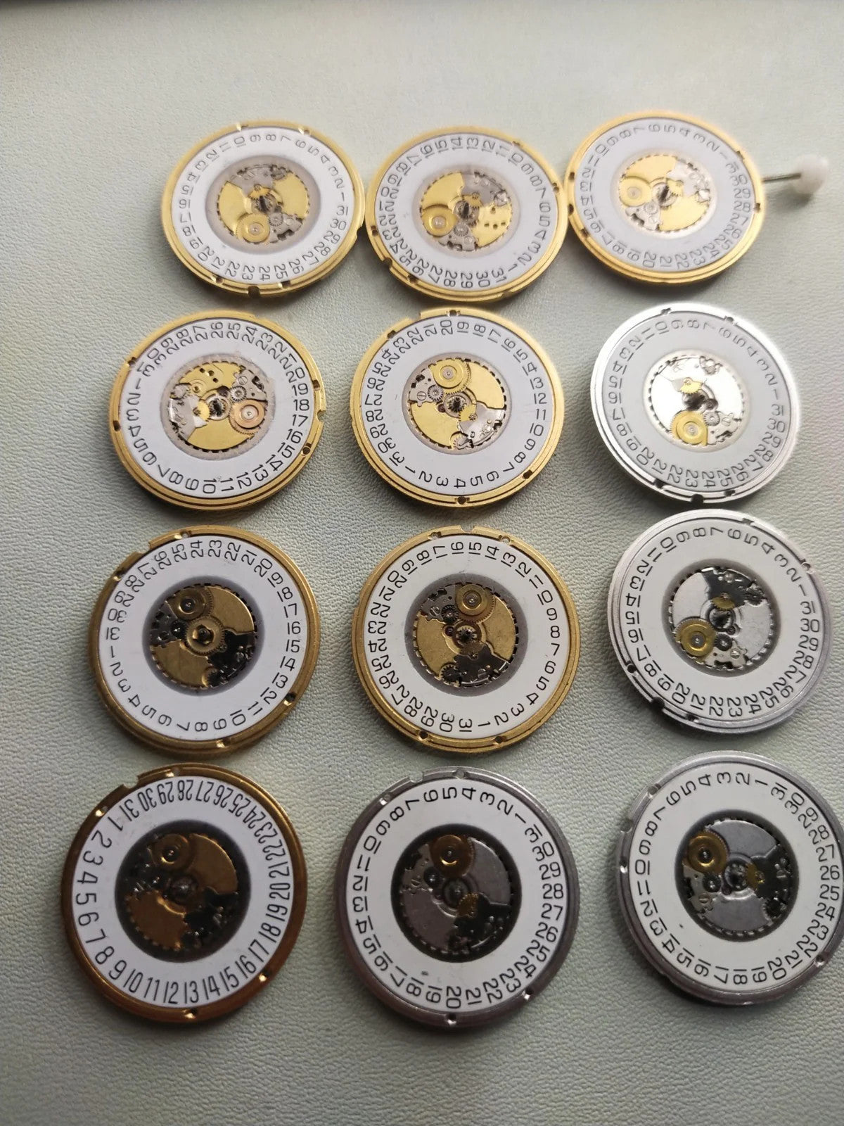 ETA 955.112 movement / 3 hands / date 3/4 clock / used / full working /1pc