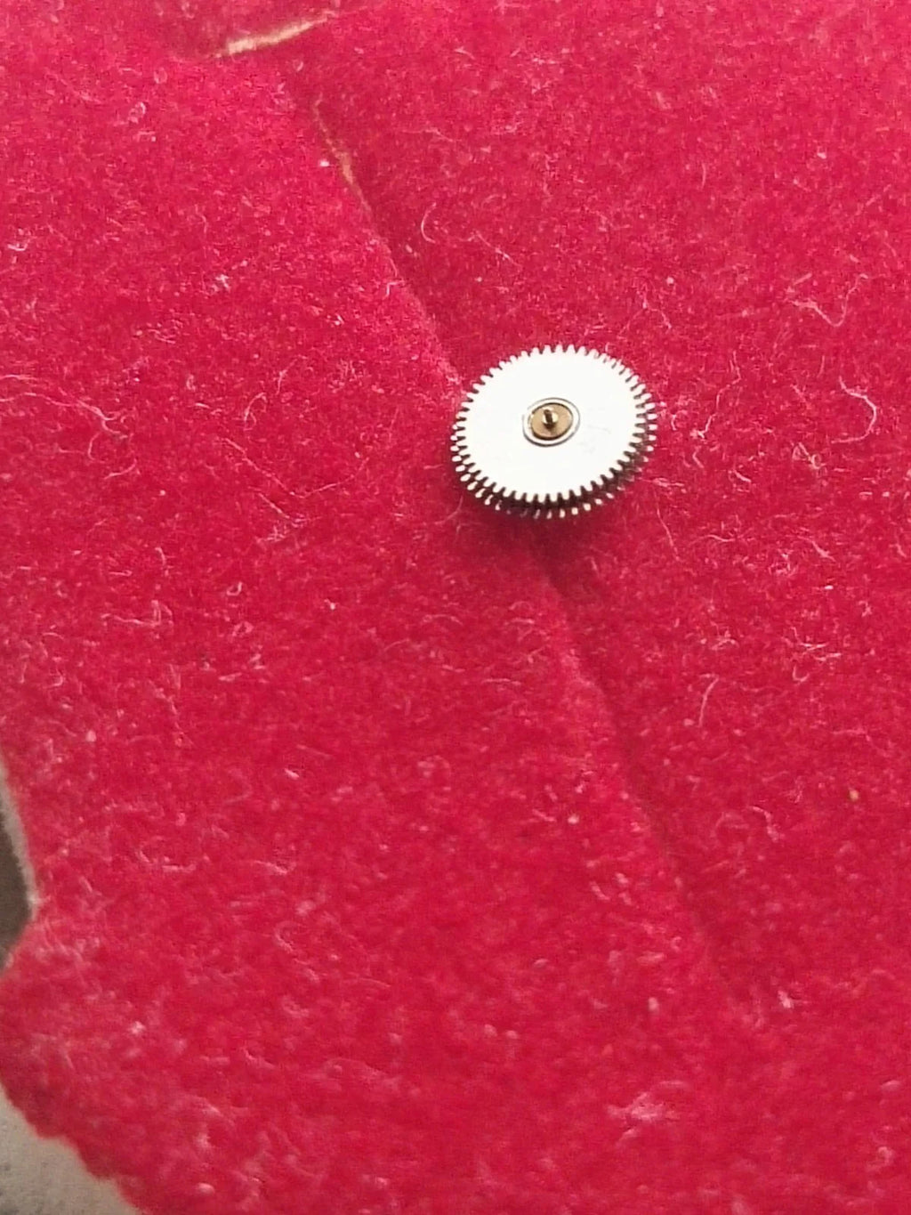 NOS Seiko Parts 668 250 /1pc
