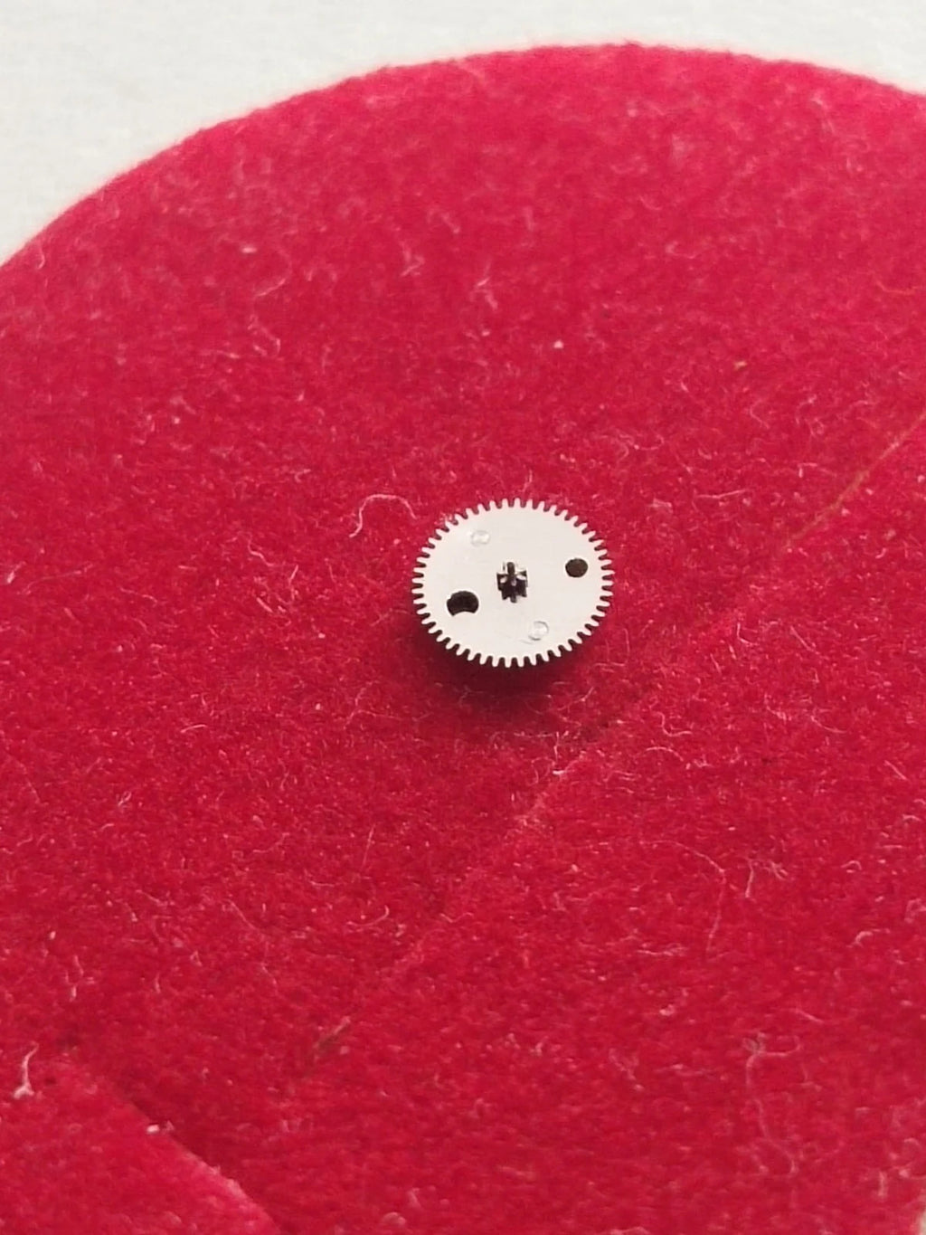 NOS Seiko Parts 668 250 /1pc