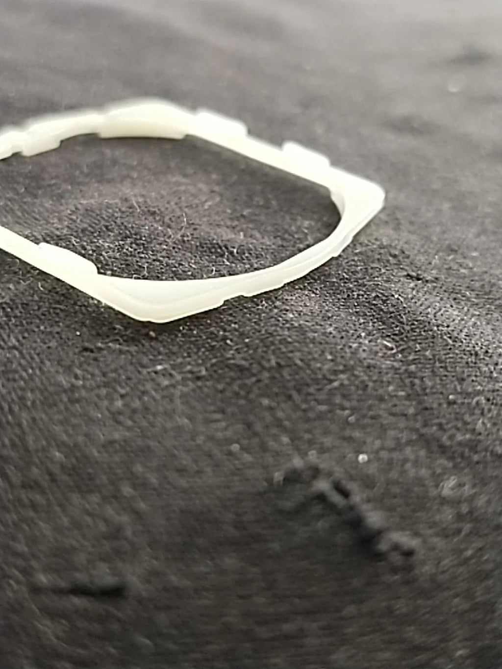 NOS Seiko Part . 8609 0770 / Holdingring For gasket