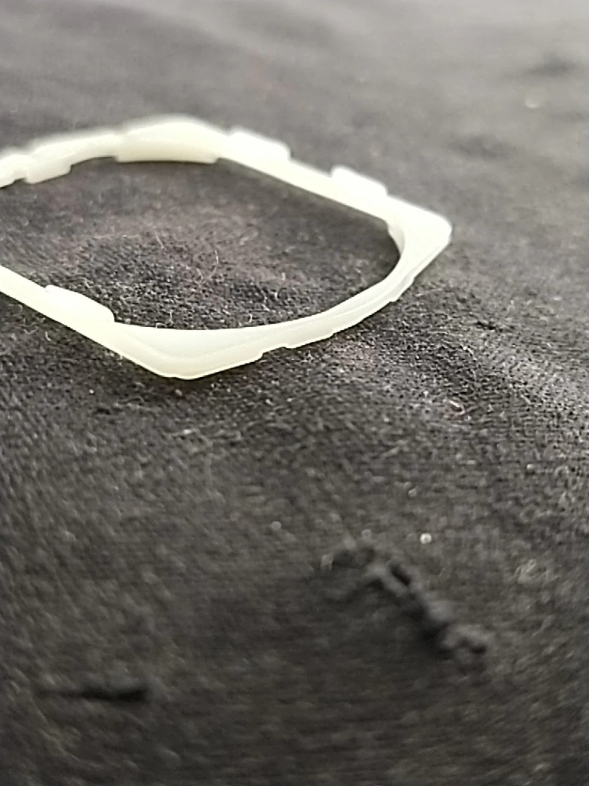 NOS Seiko Part . 8609 0770 / Holdingring For gasket