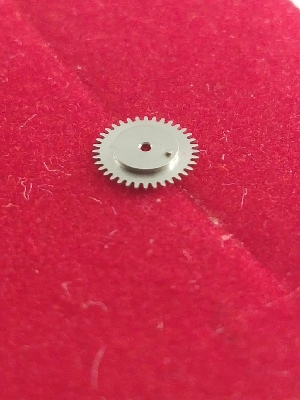 NOS Seiko Date Draiving wheel Parts 802 220 / 1 Pc