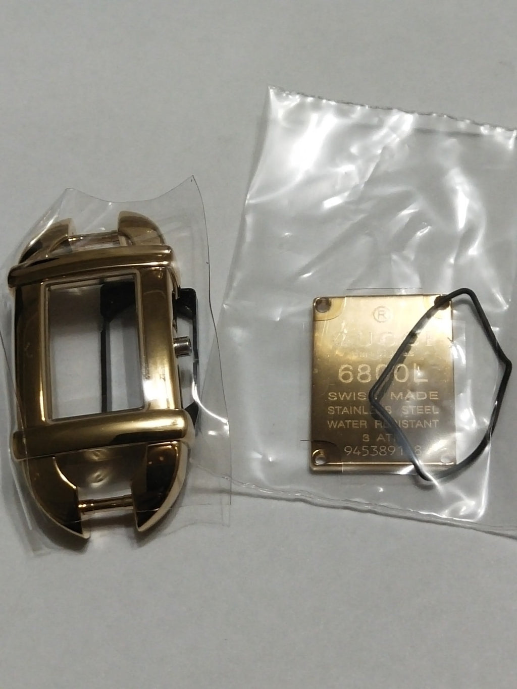 GUCCI Original / Complete Case/ Part No. YDA04040/ 6800L Gold color 