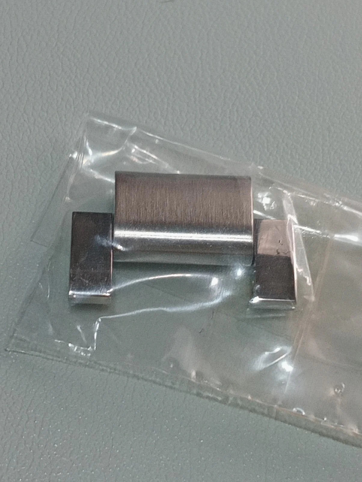 GUCCI Original / Link Steel color / Part No. 163.7705.1 S / 20m.m