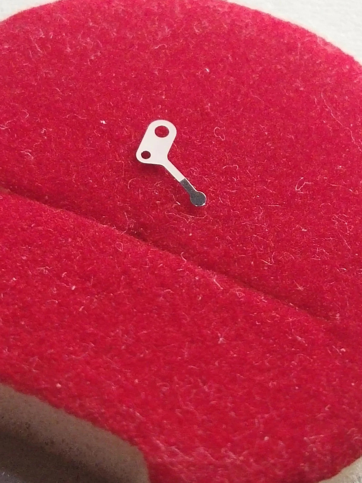 NOS Seiko Parts 560 004 /1pc