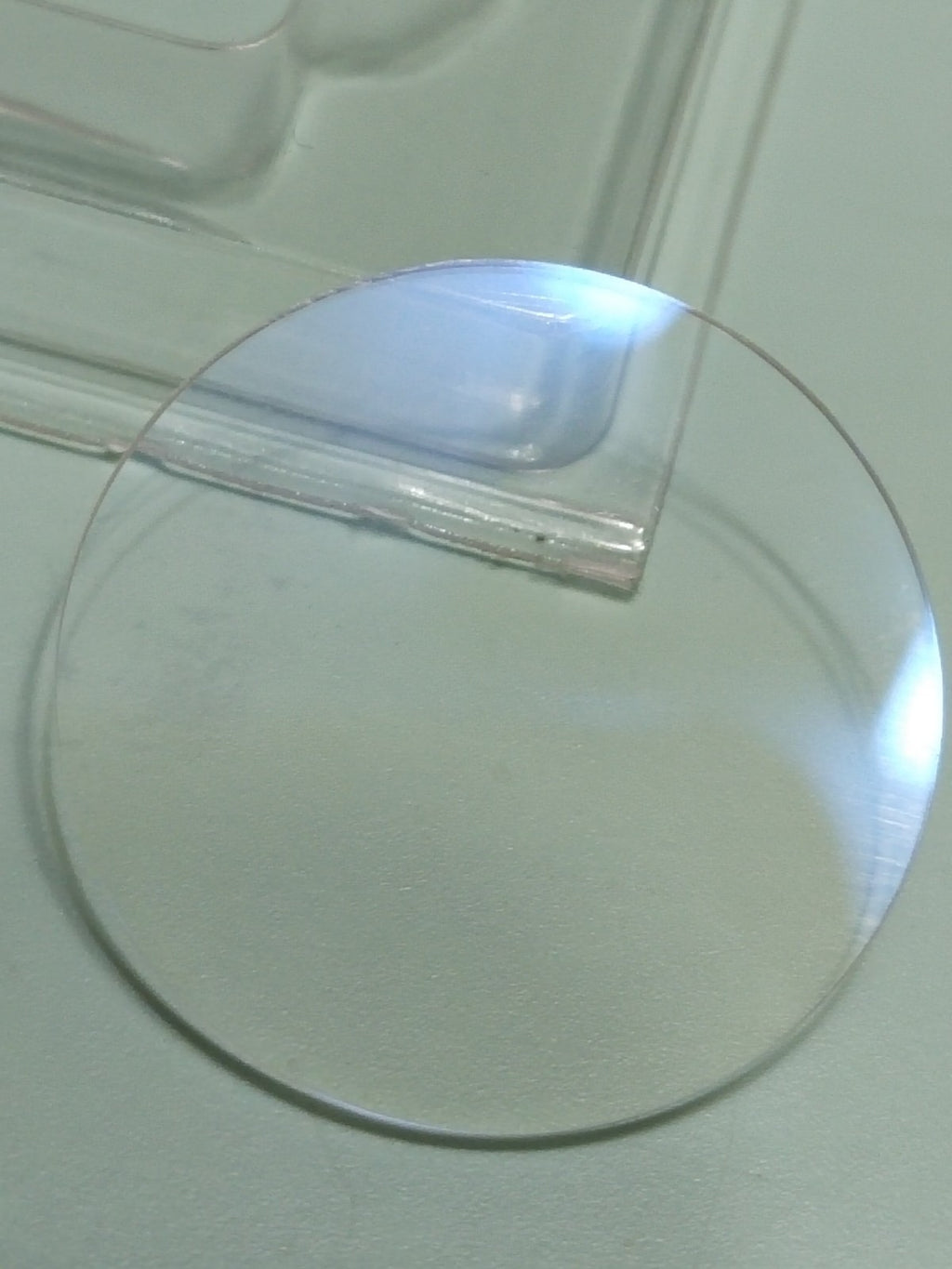 GUCCI Original /Sapphire Crystal / Part No. YDA 42042