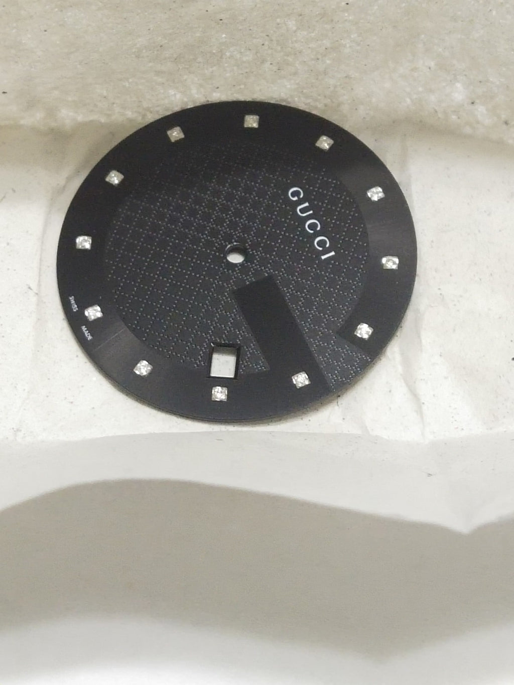 GUCCI Original / Dail diamond/ Part No. YD05347 / Black color 