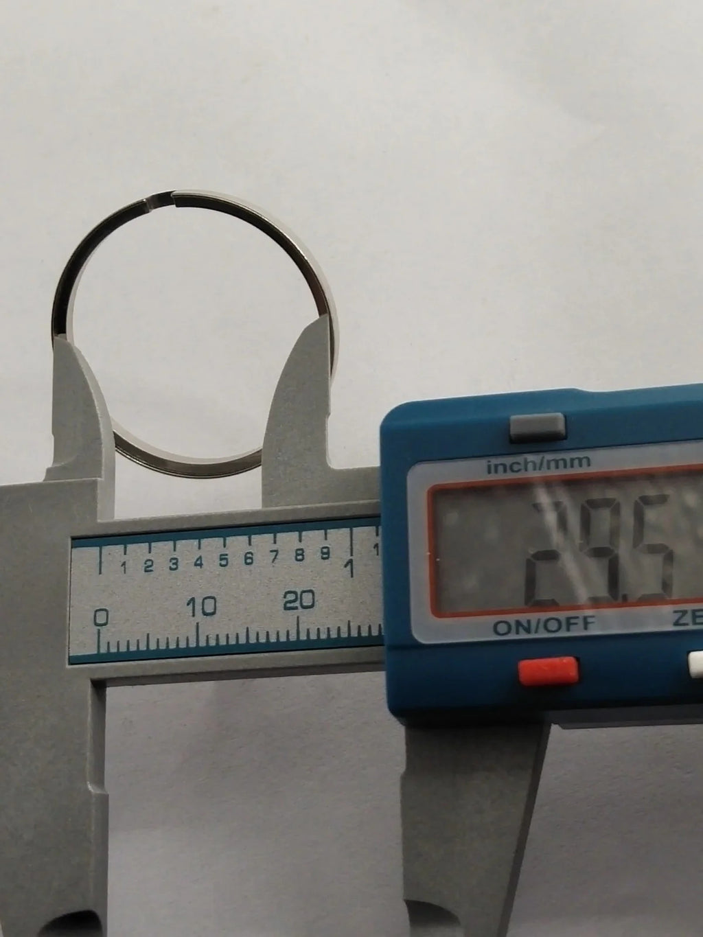 NOS Seiko Part . 8310 8421 / Case Ring