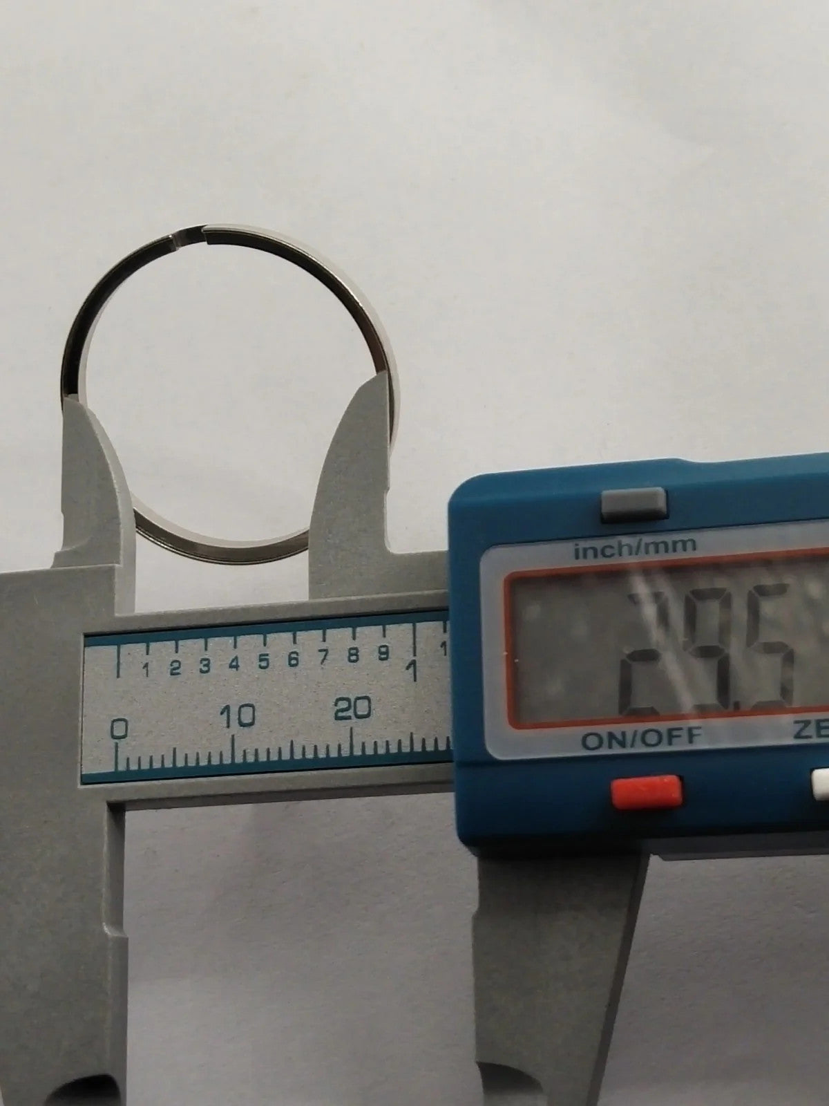 NOS Seiko Part . 8310 8421 / Case Ring