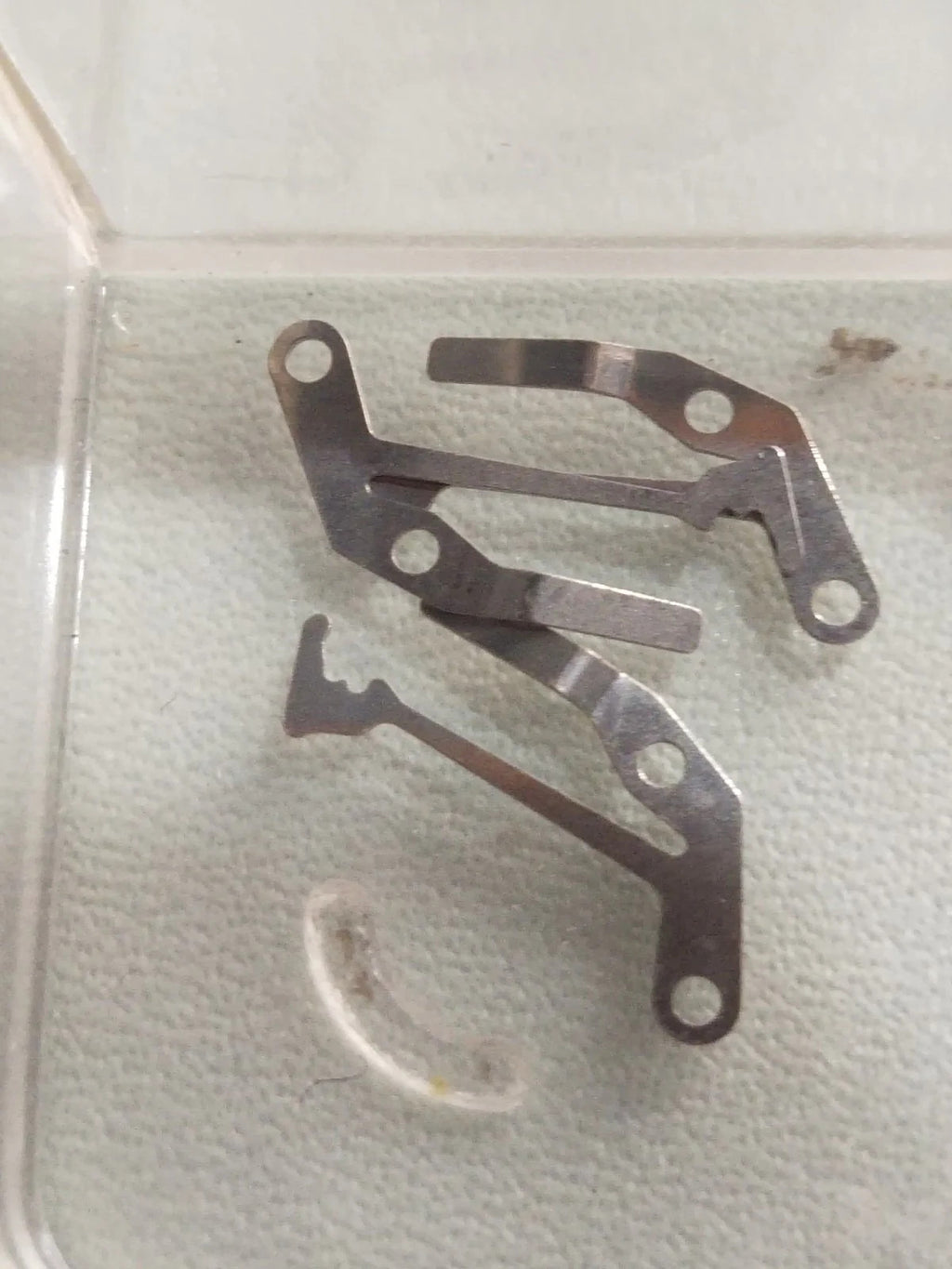 Seiko Part. 389 003 Sitting lever Axel Spring Cal. 0532A (1pc