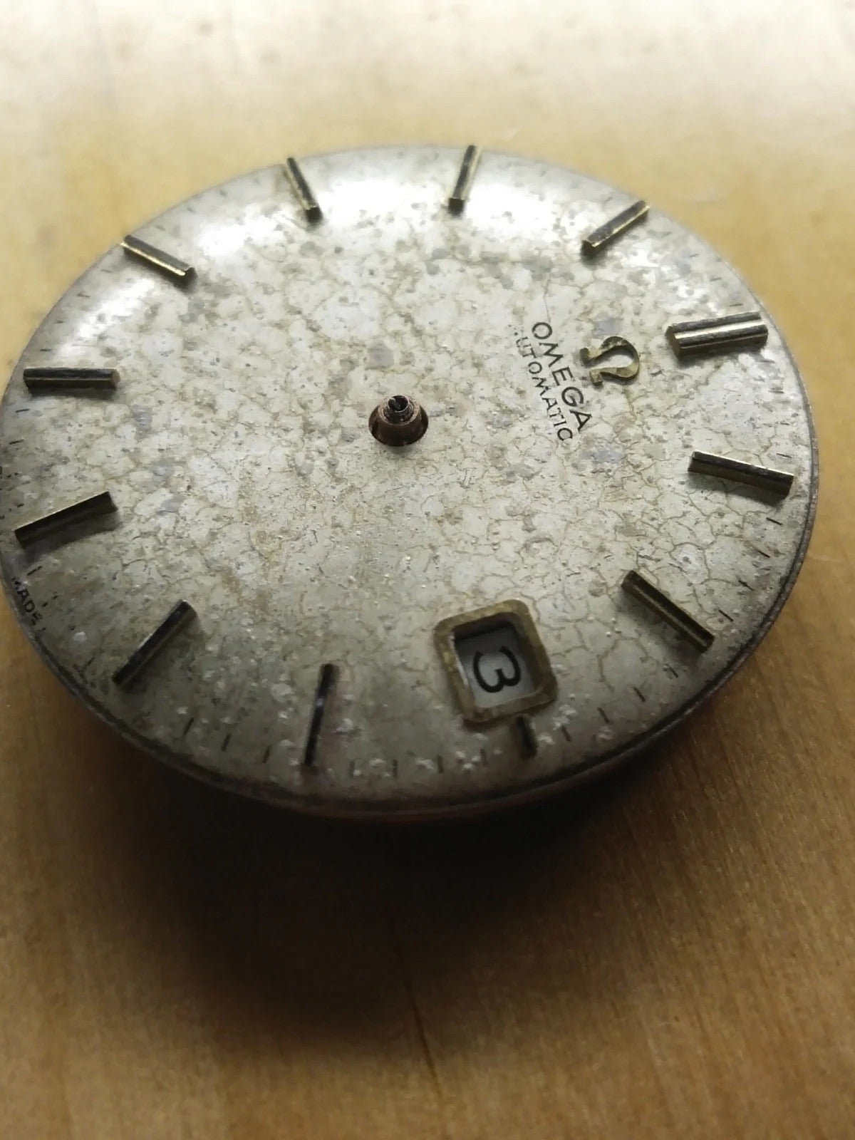Omega 565 movement with dial / fully working / used