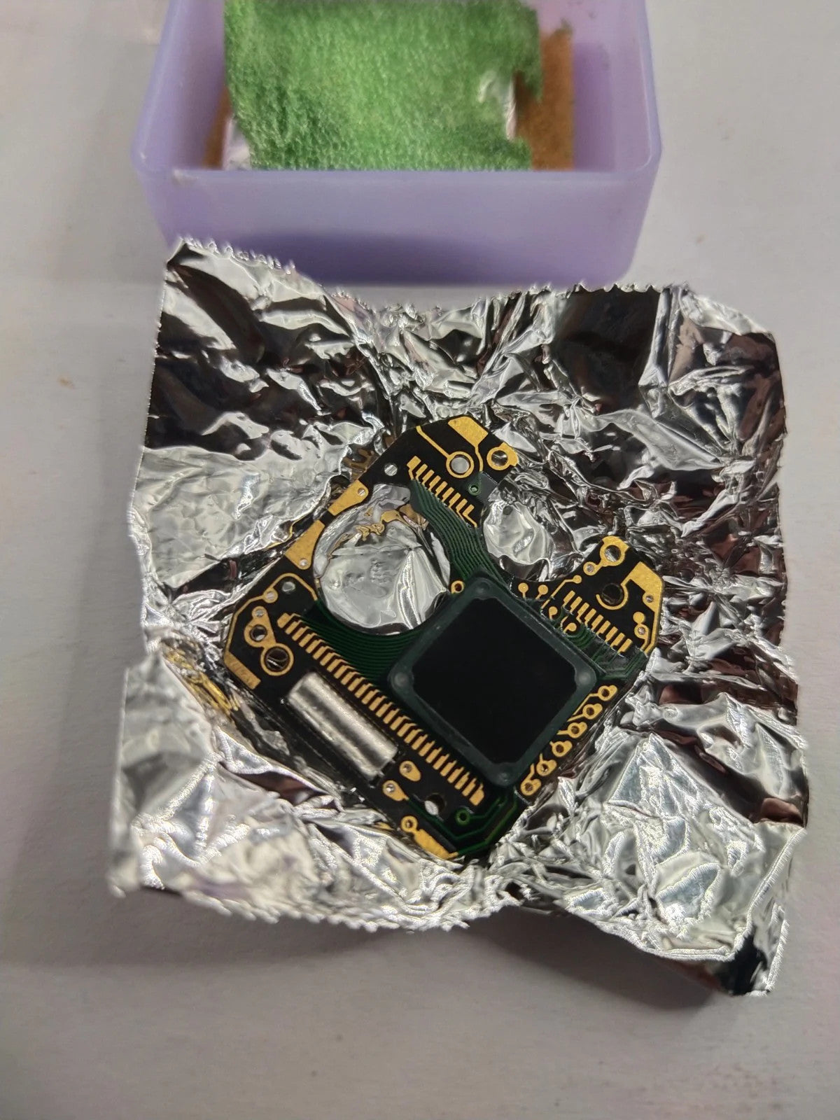 NOS Seiko original circuit part . 4001 233 /Price for one piece