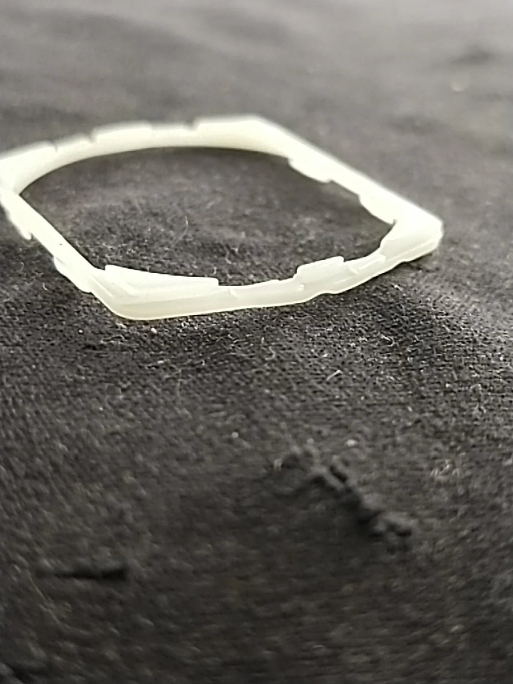 NOS Seiko Part . 8609 0770 / Holdingring For gasket