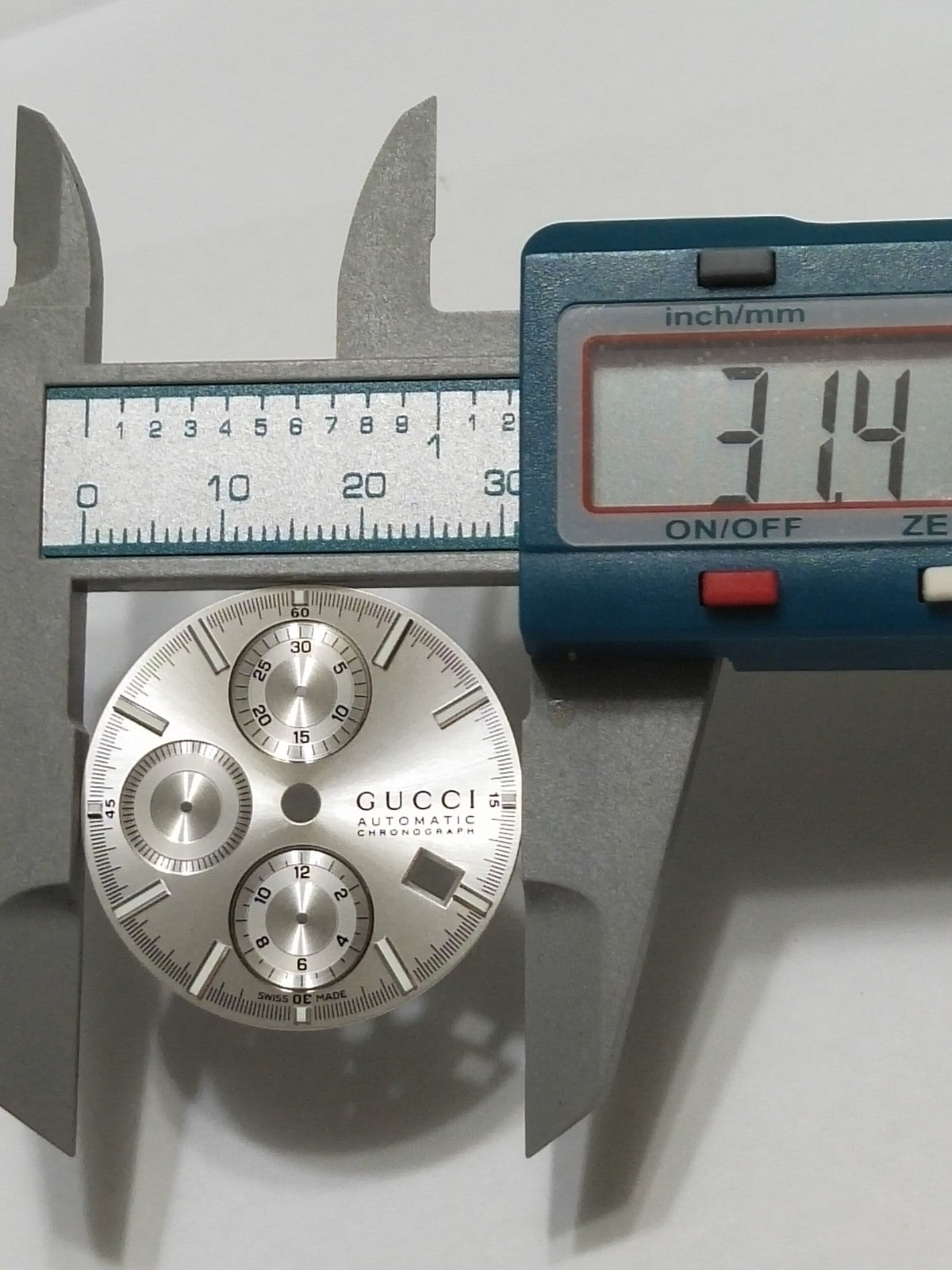 GUCCI Original /  chronograph Dail   / Part No. YDA 05194/  silver color  