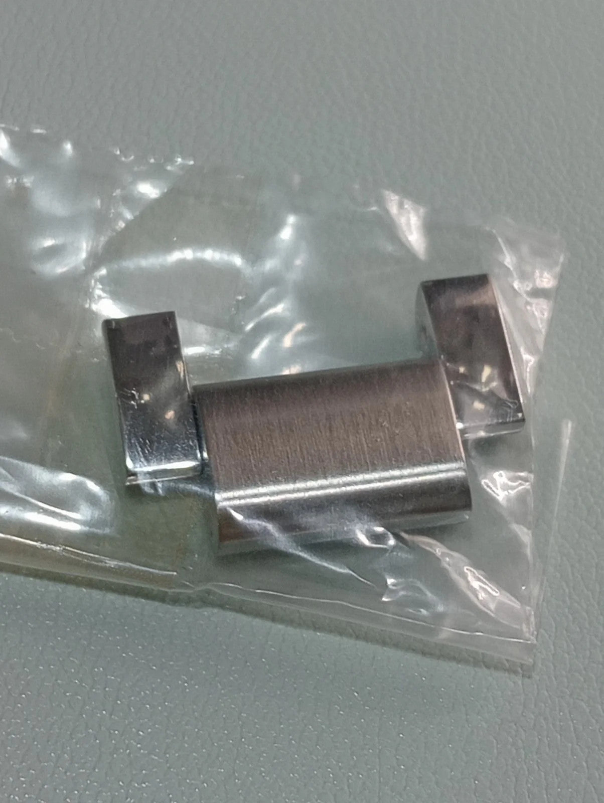 GUCCI Original / Link Steel color / Part No. 163.7705.1 S / 20m.m