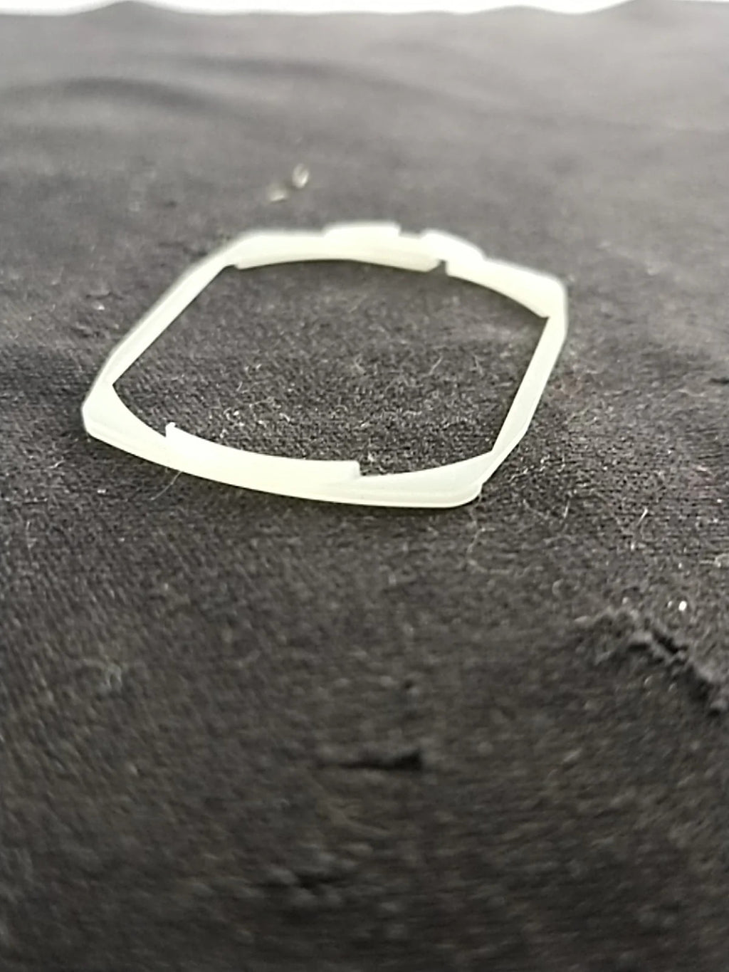 NOS Seiko Part . 8609 0590 / Holdingring For gasket